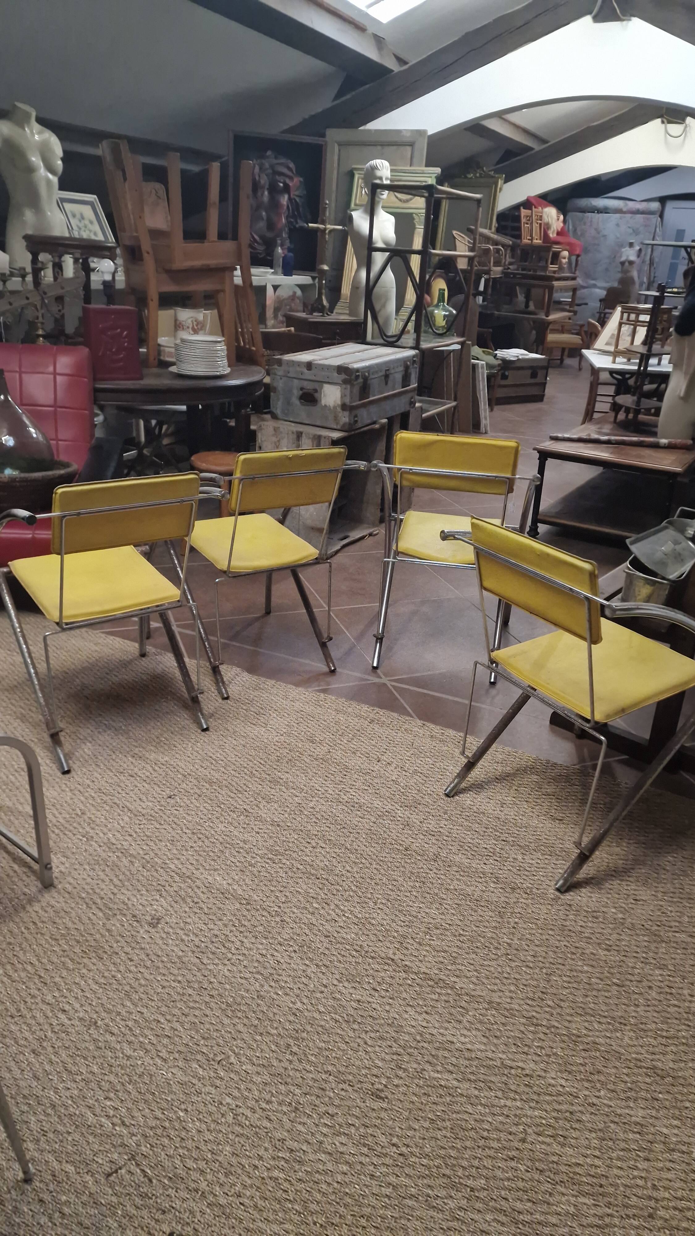 Set of 4 vintage tubular armchairs – modernist design from the 60s and 70s
