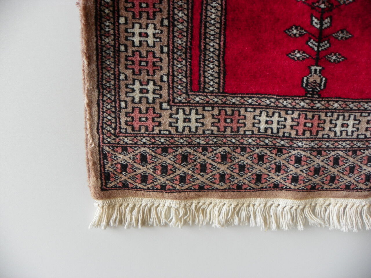 Oriental wool carpet Pakistan.