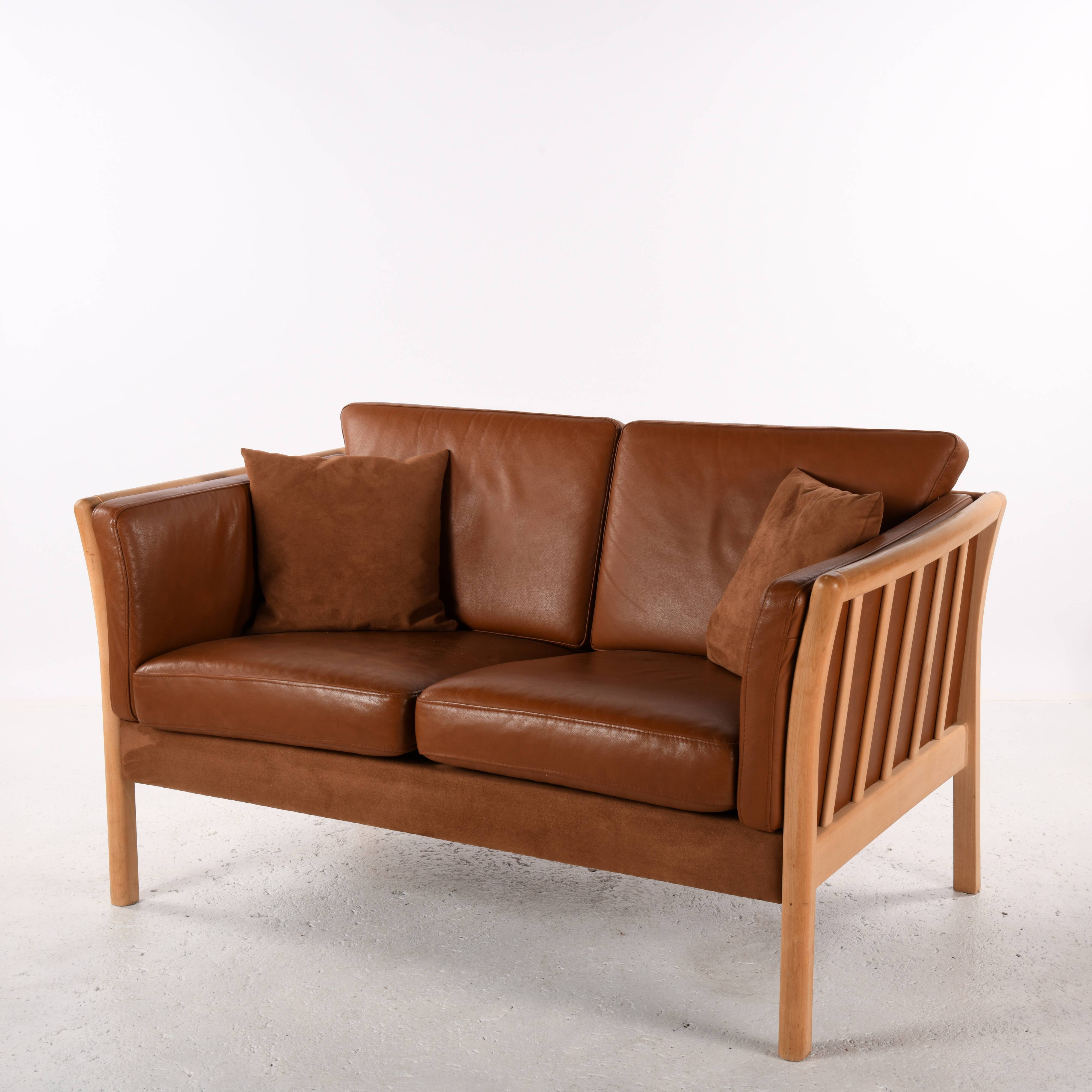 Scandinavian 2-seater leather sofa