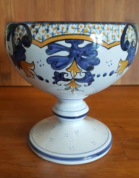 Cut on foot in earthenware Vieux Rouen signed R Tion