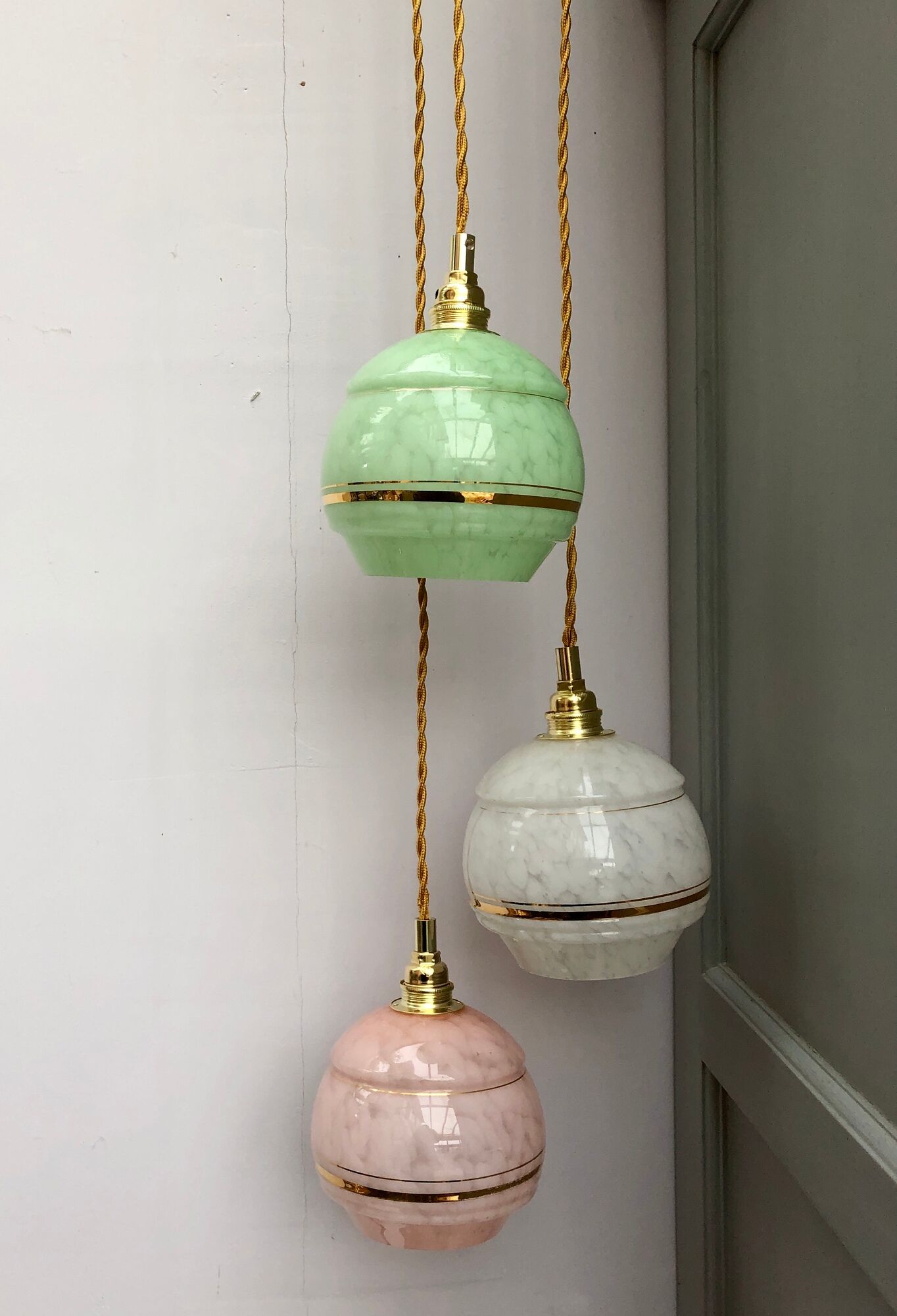 Suspension cascade three lights vintage globes in clichy glass pink white and green