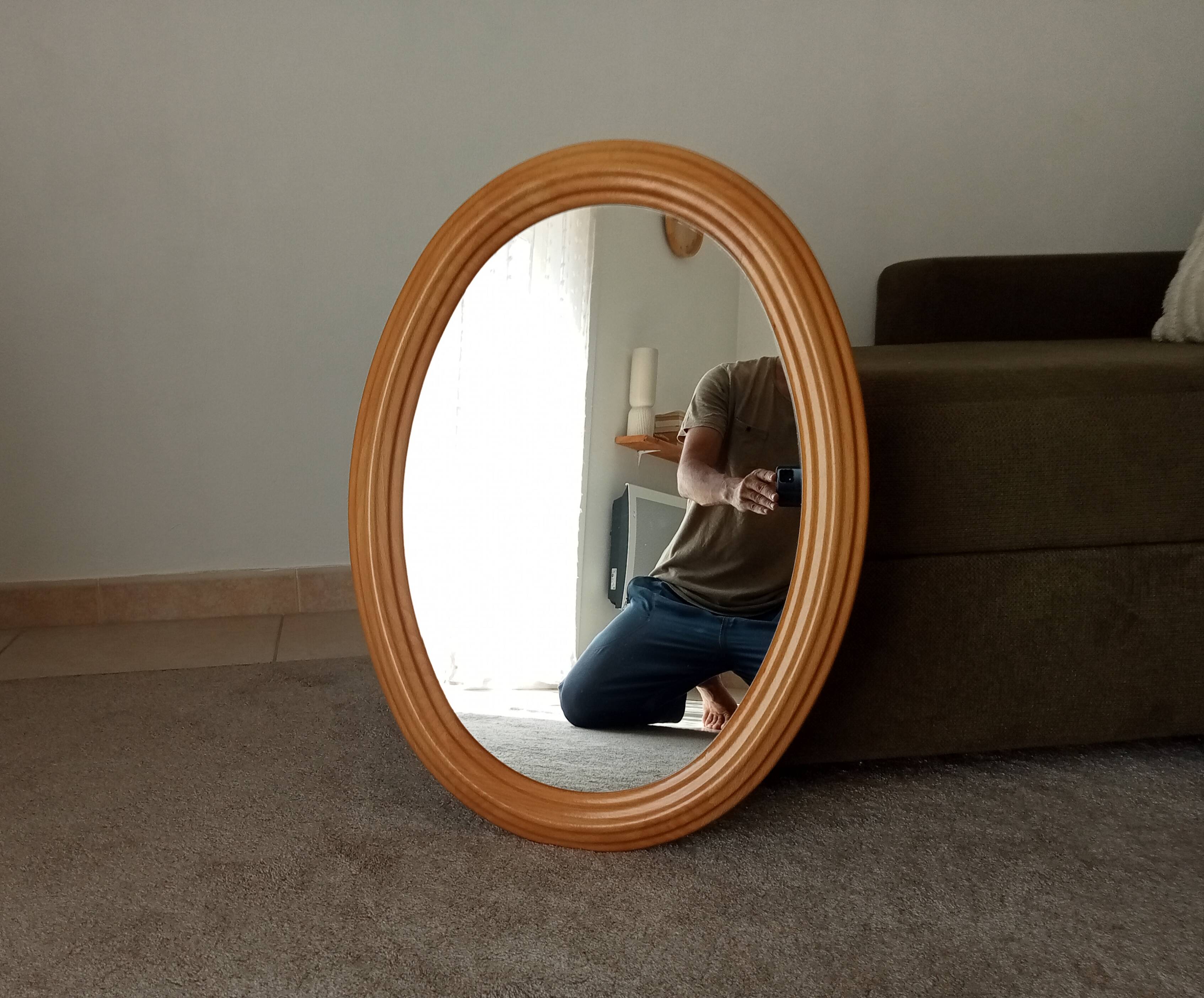 Vintage oval mirror in beech from the 70s/80s.
