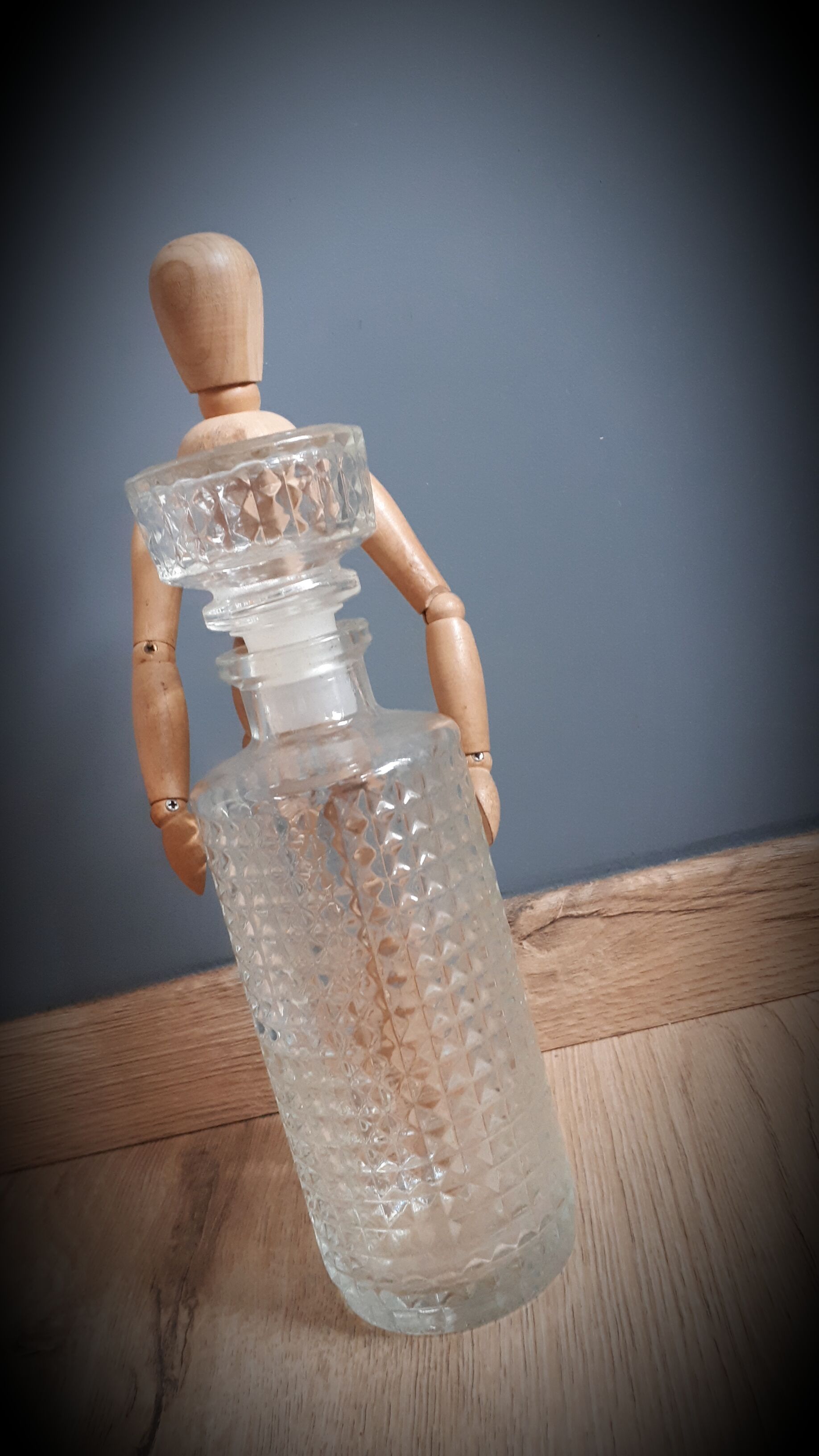 Round whiskey carafe