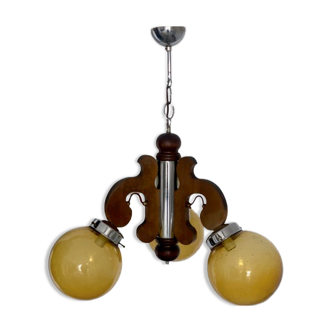 Wooden lamp with 3 yellow glass plafonds