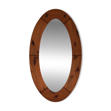 Large oval wall mirror in solid pine from Glasmäster Markaryd, Sweden, 1960s.