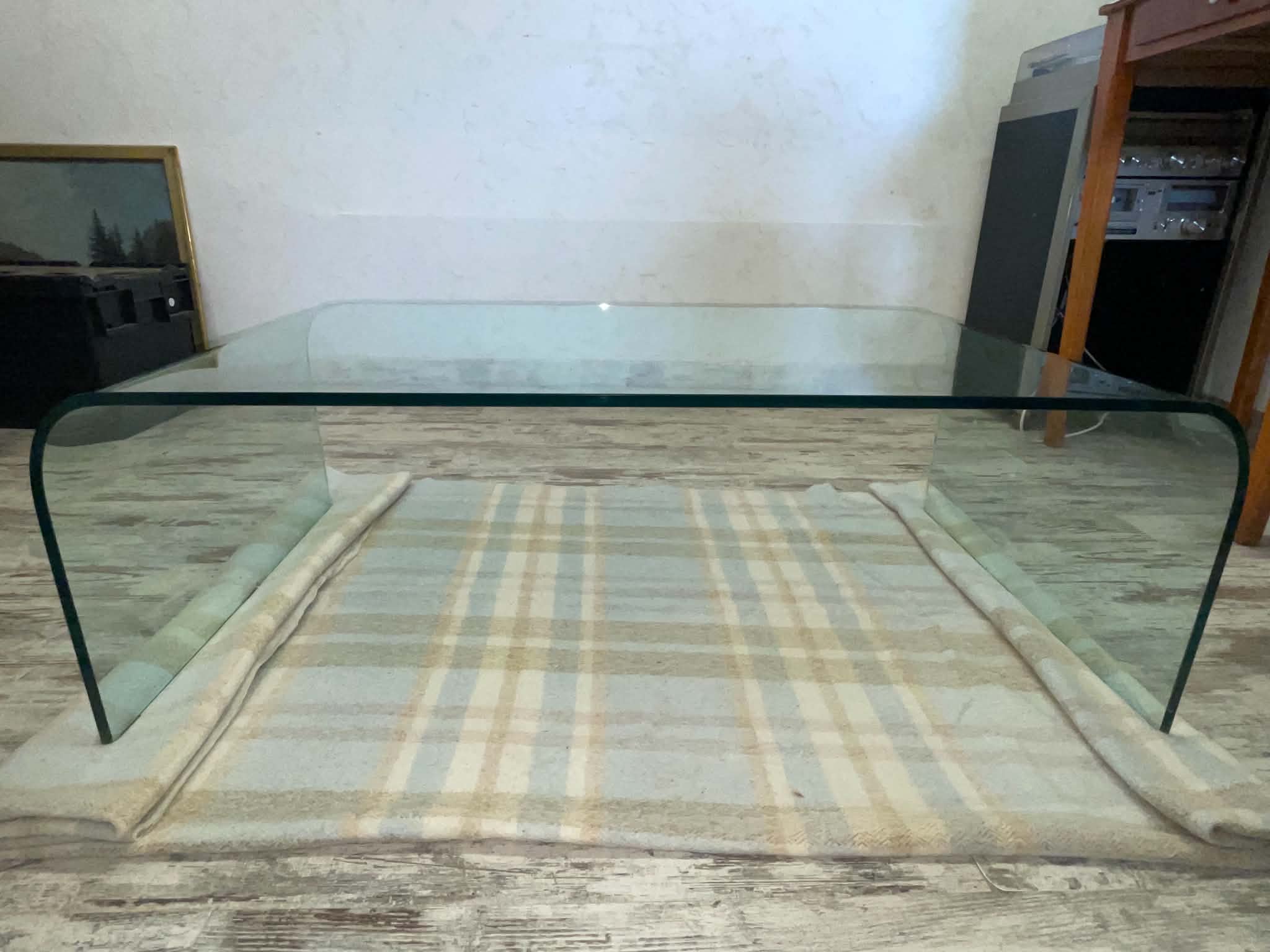 Curved glass design coffee table