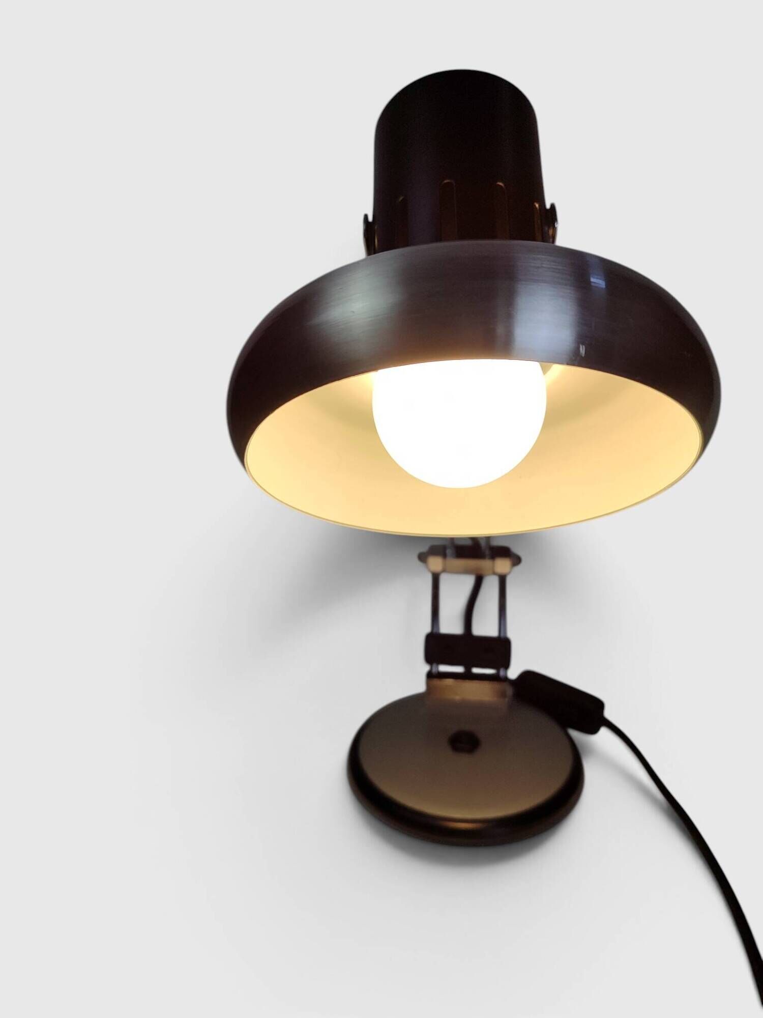 Modernist articulated desk lamp