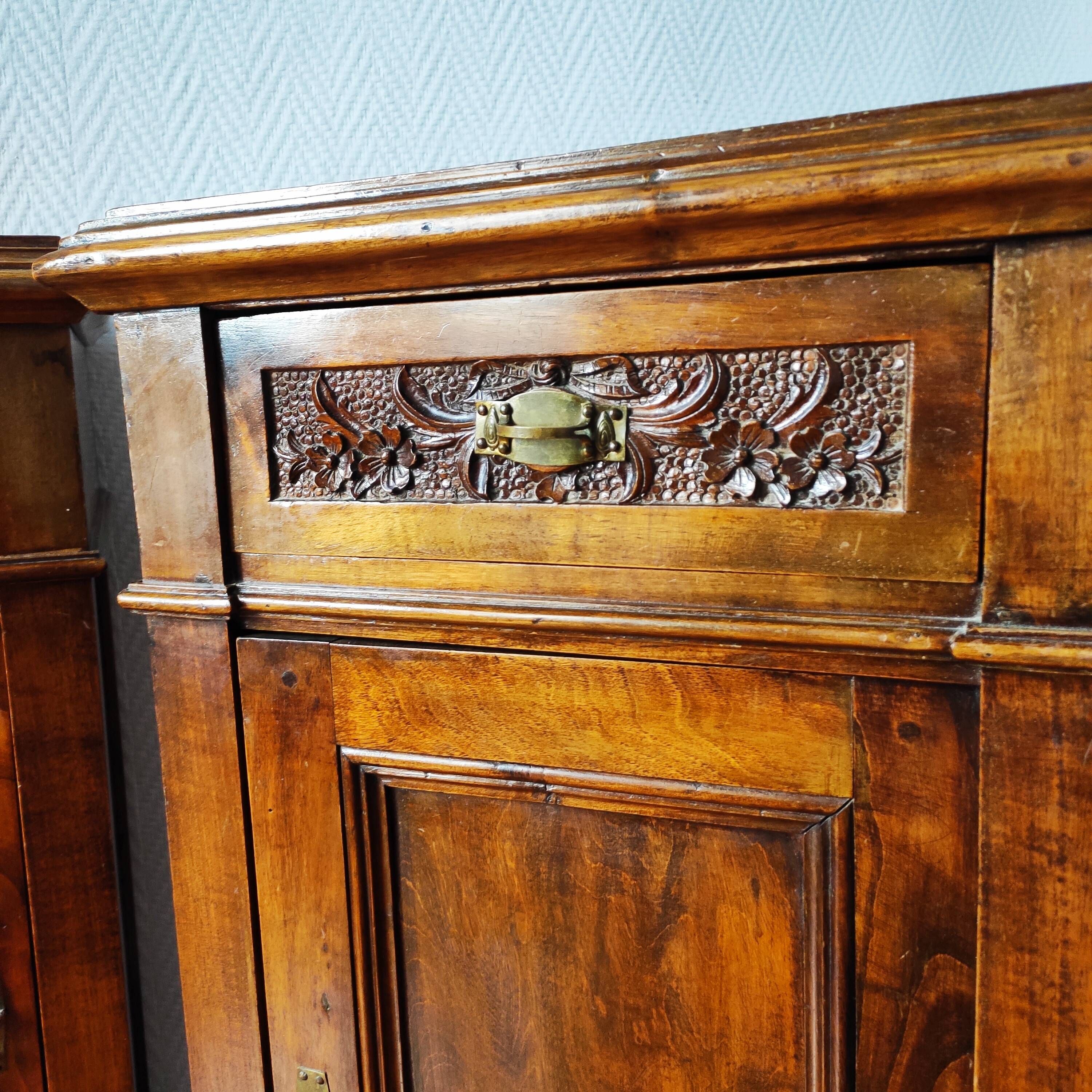Pair of early 20th century Italian bedside tables in walnut