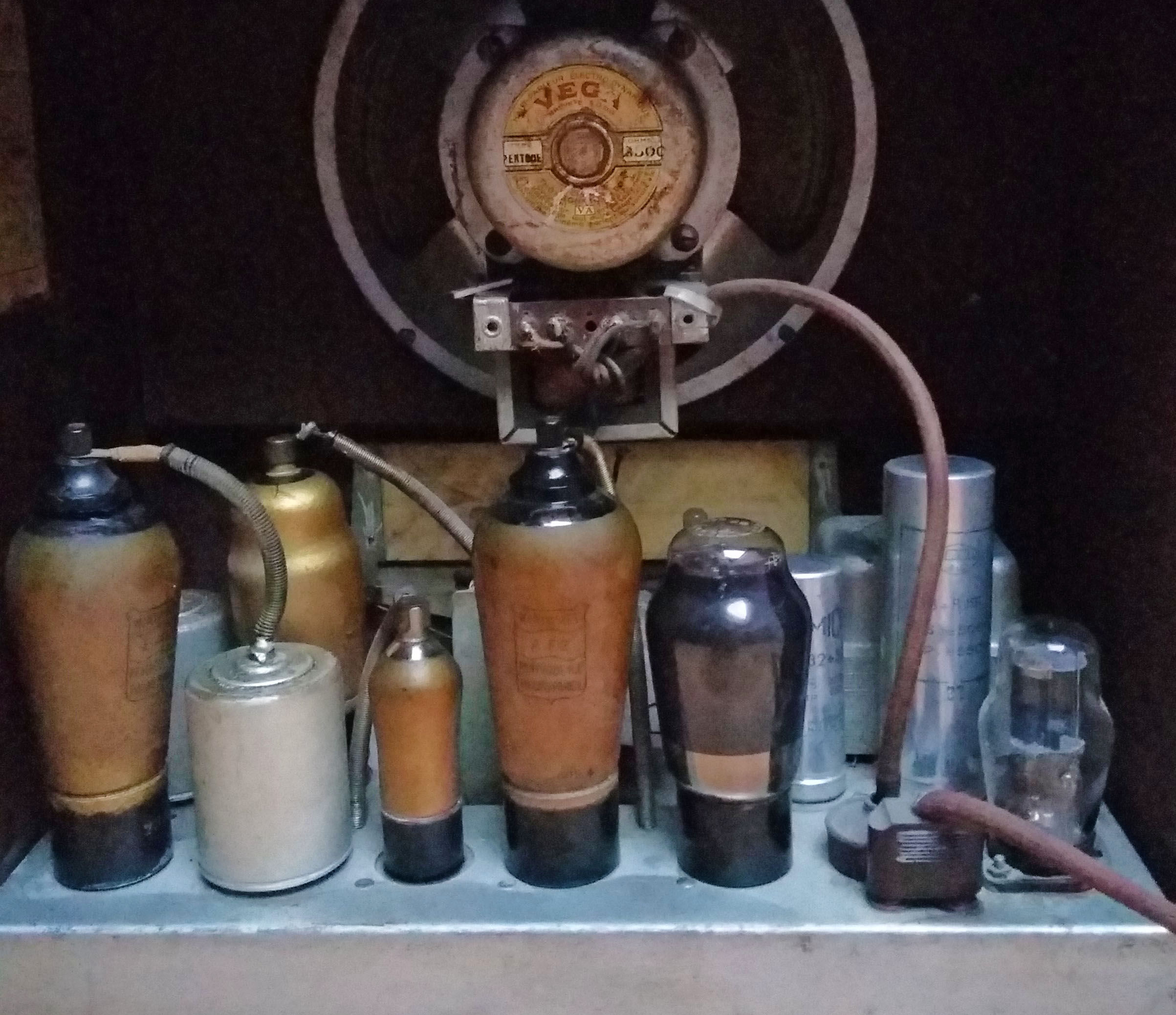 Ancien poste TSF des années 1940