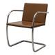 Chaise BRNO de la marque Knoll en cuir marron