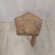 Tabouret tripode brutaliste