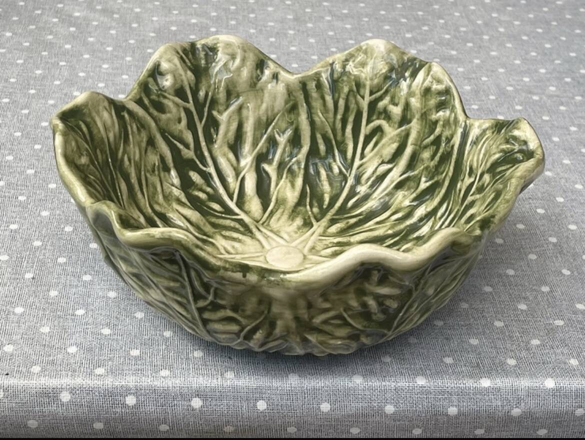 Set of 3 vintage ceramic salad bowls with cabbage leaves