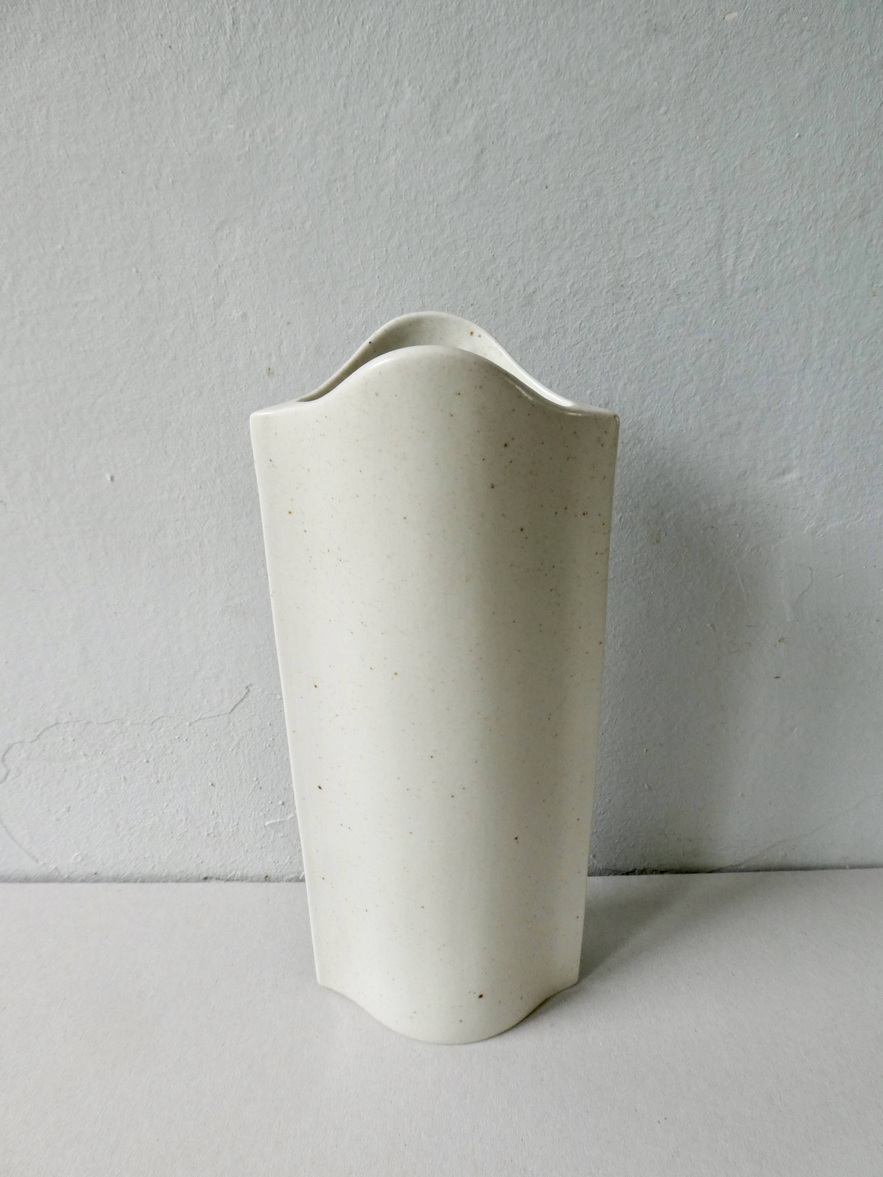 Vase en porcelaine de Virebent, décor paysage