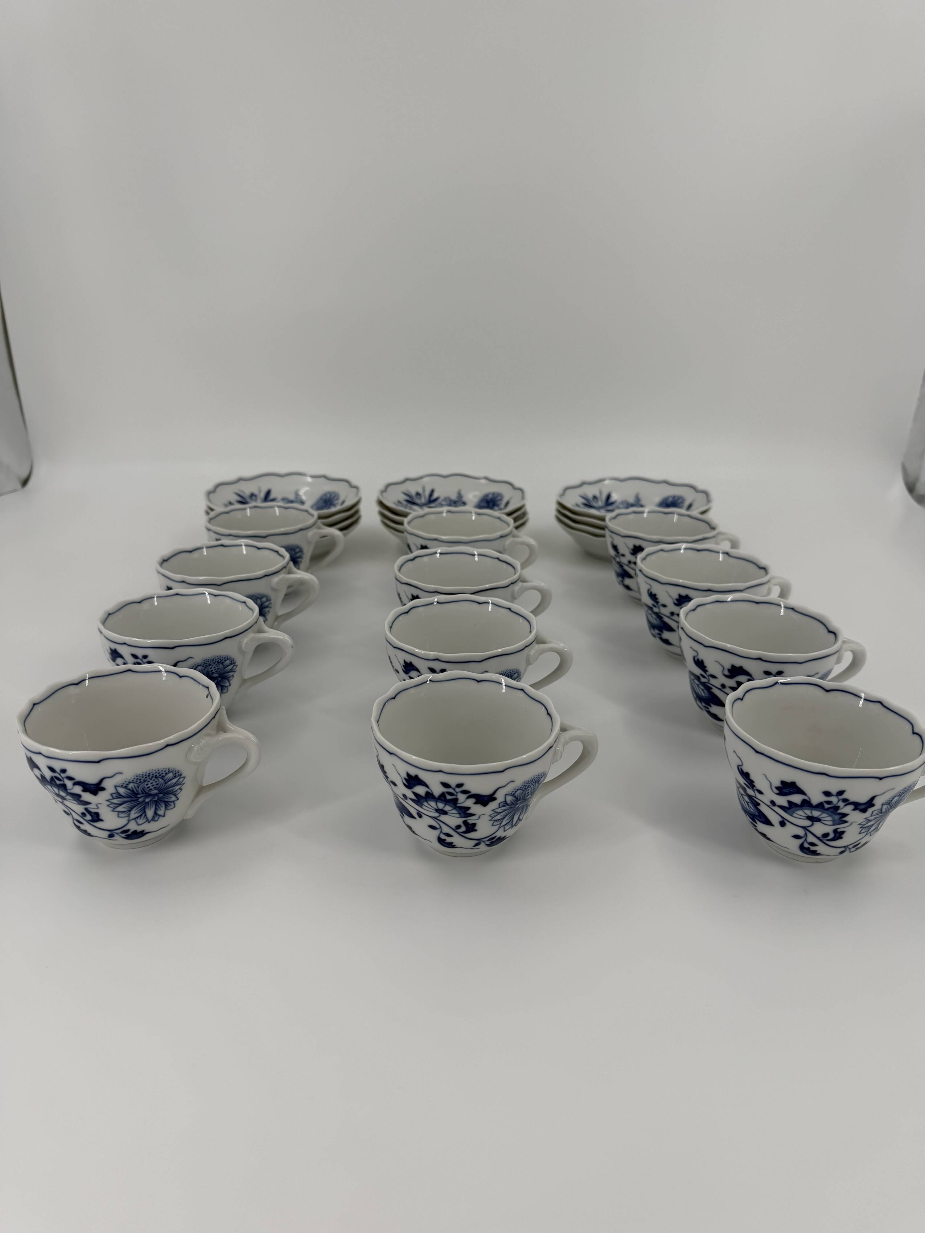 Hutschenreuther Service - Blue Onion -  Set for 12 (94 pieces)