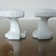 Paire de patères en porcelaine blanche Art Deco années 30 40