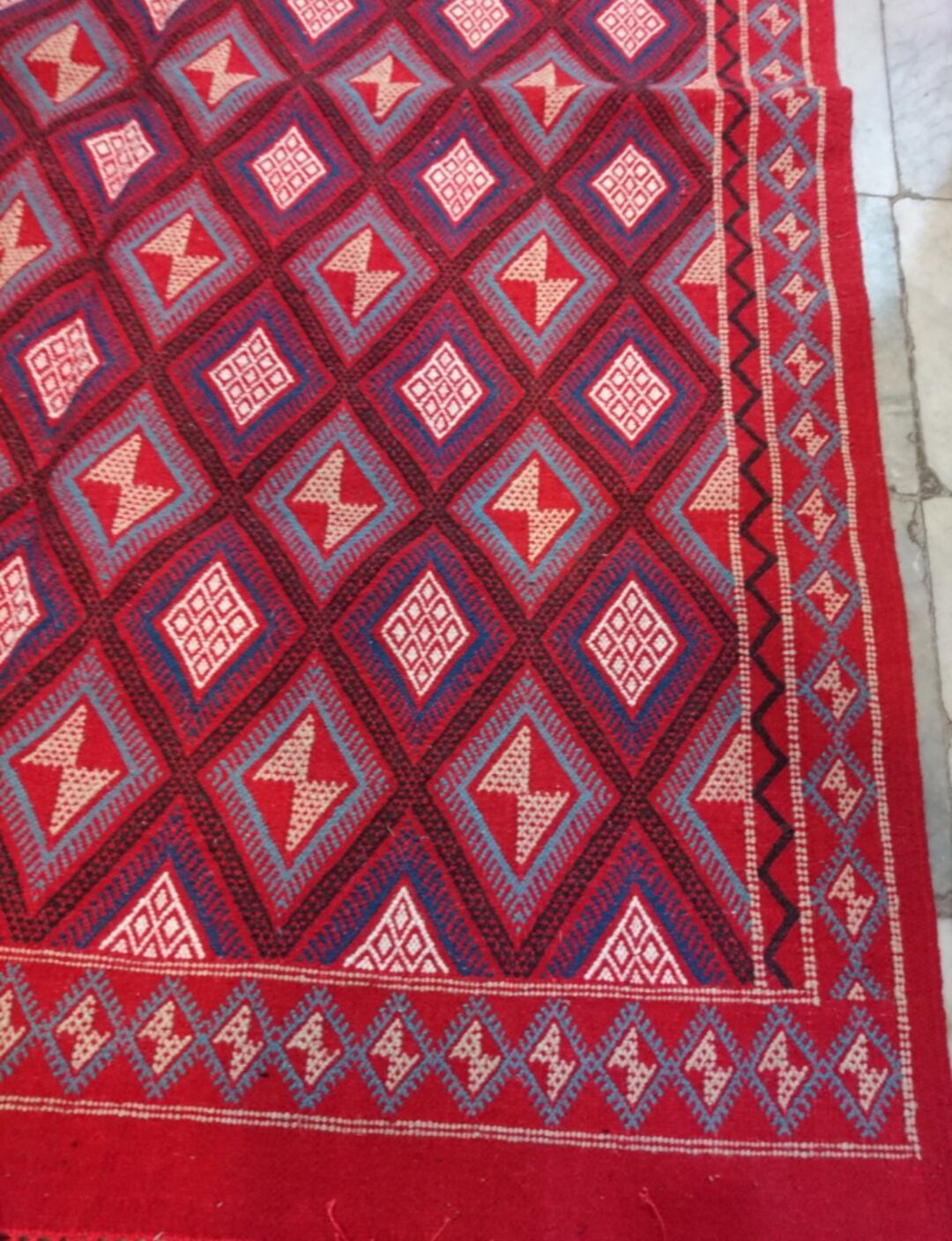 Red mergoum carpets woven by hand 172x240cm