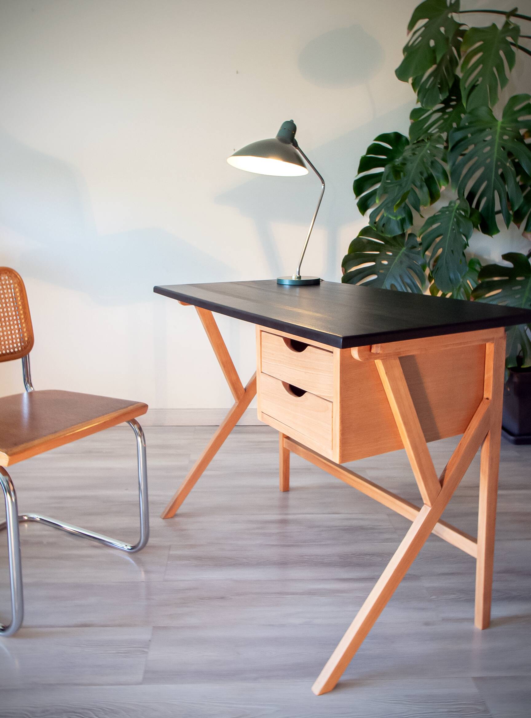 Vintage desk from the 60s-70s, light oak, in superb condition.