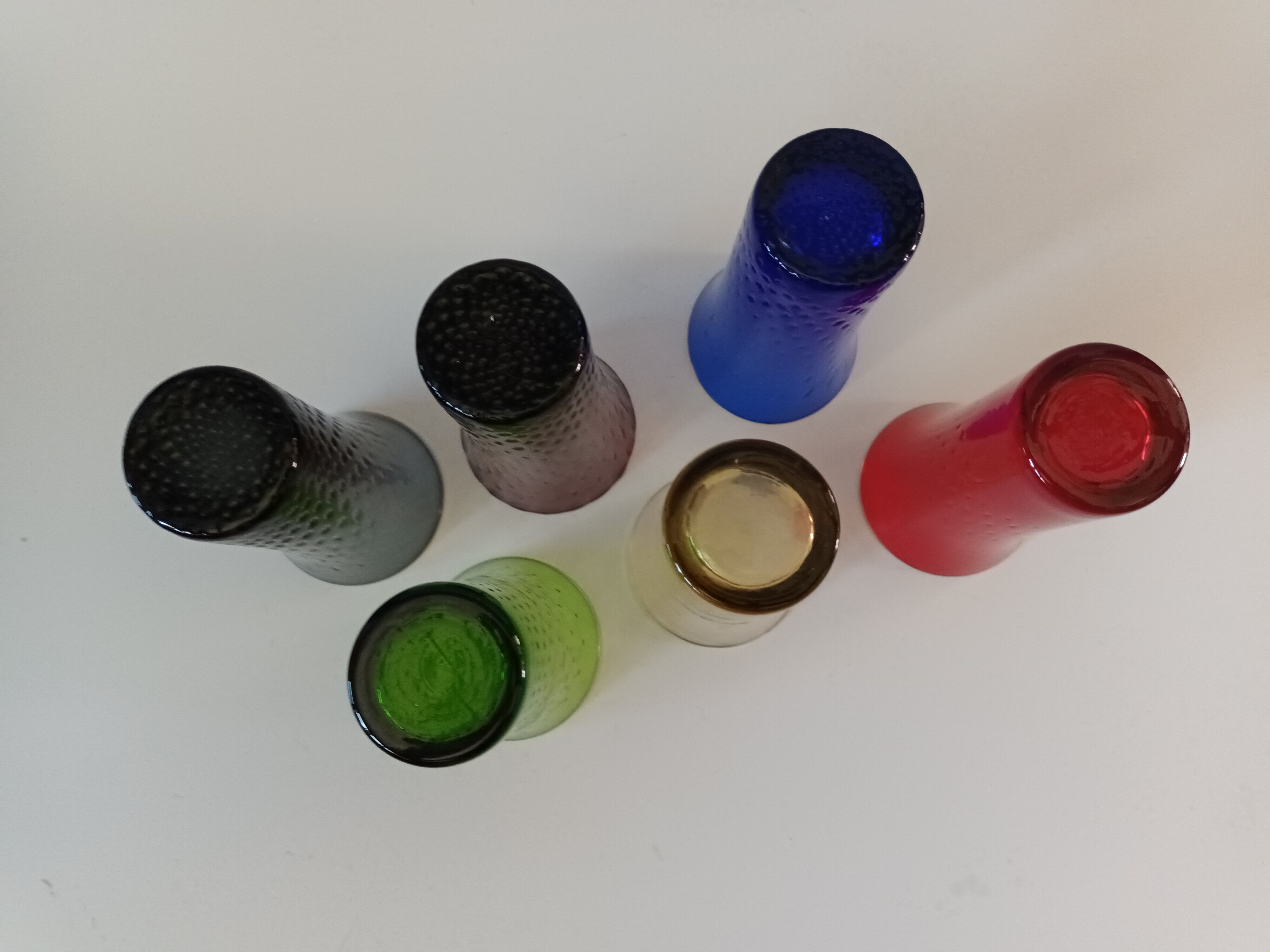 6 verres colorés