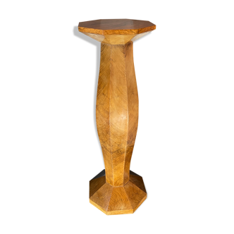 Colonne sellette art déco octogonale galbée en loupe de noyer par de coene freres, ca 1925