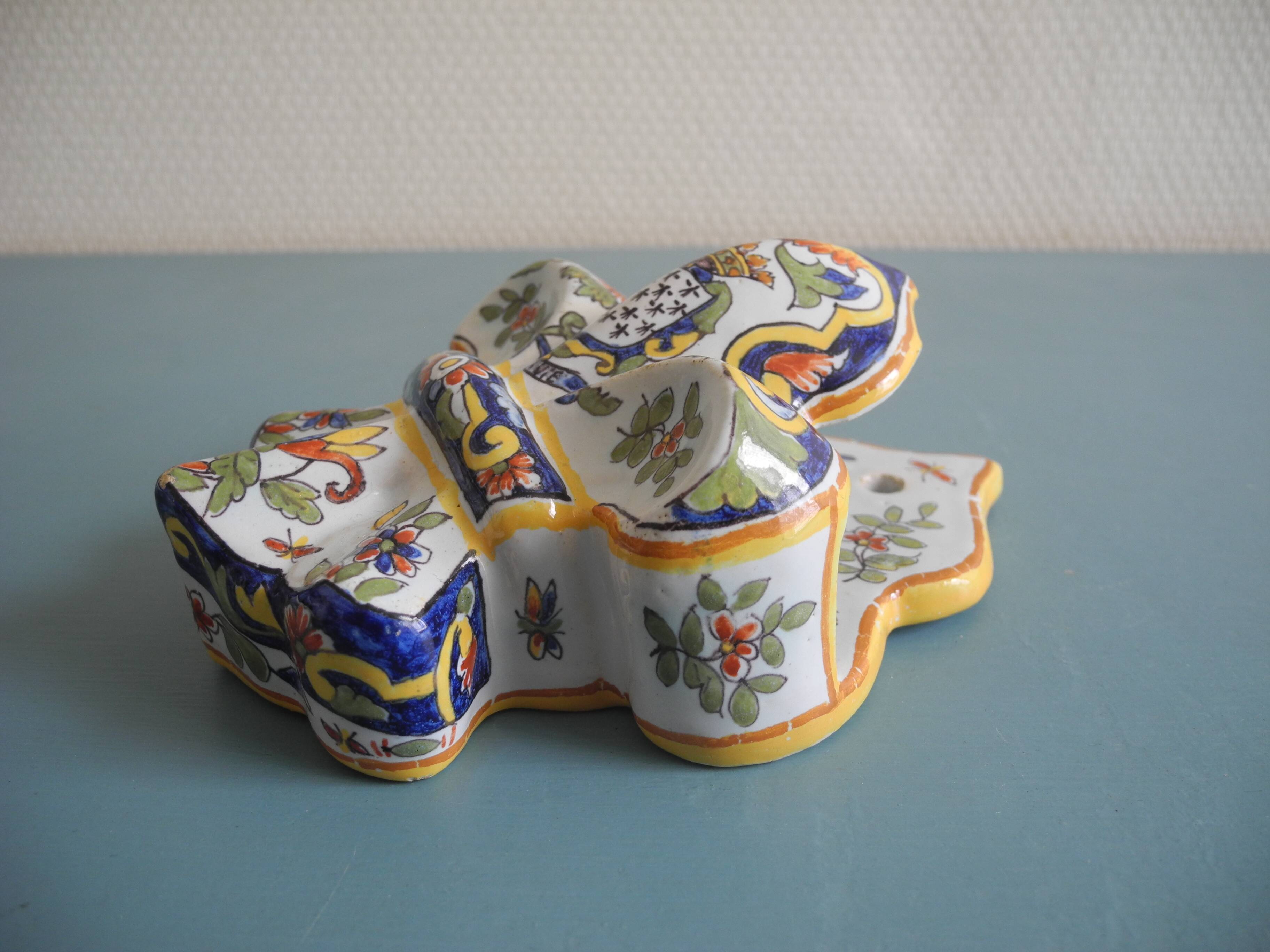 Ancien vase bouquetière murale faïence Desvres Fourmaintraux wall vase