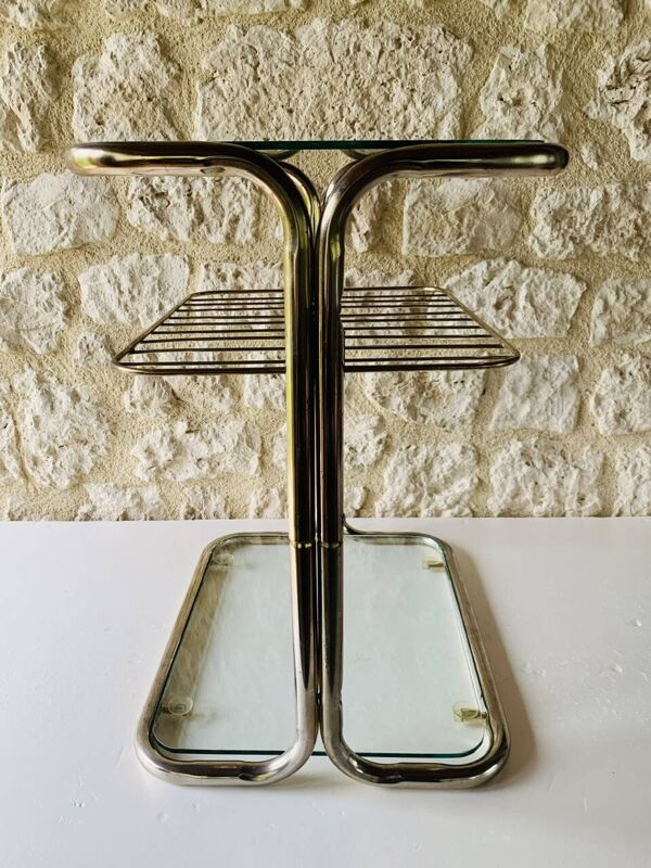 Table d'appoint en verre et laiton avec porte revues, circa 1970