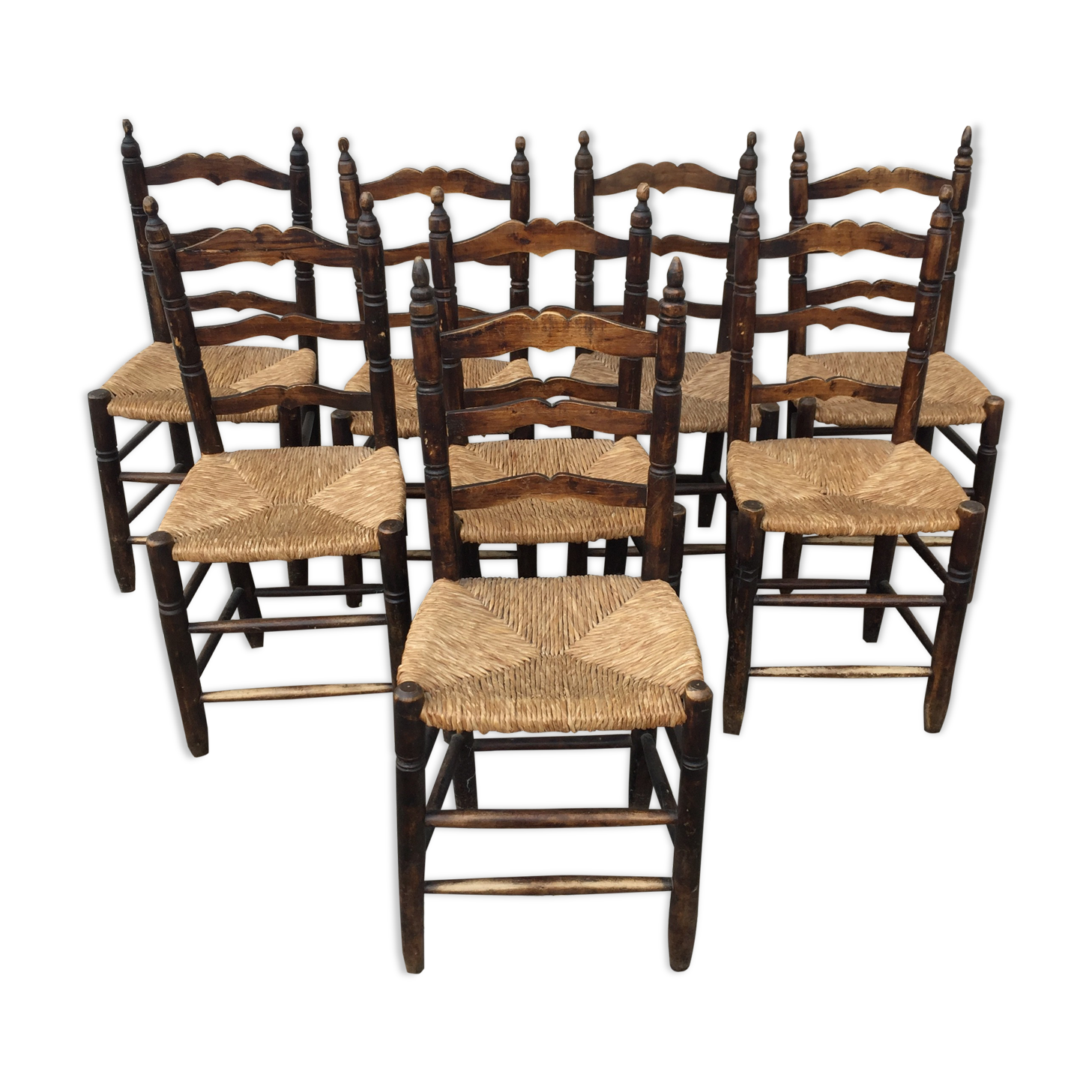 8 mulched country chairs