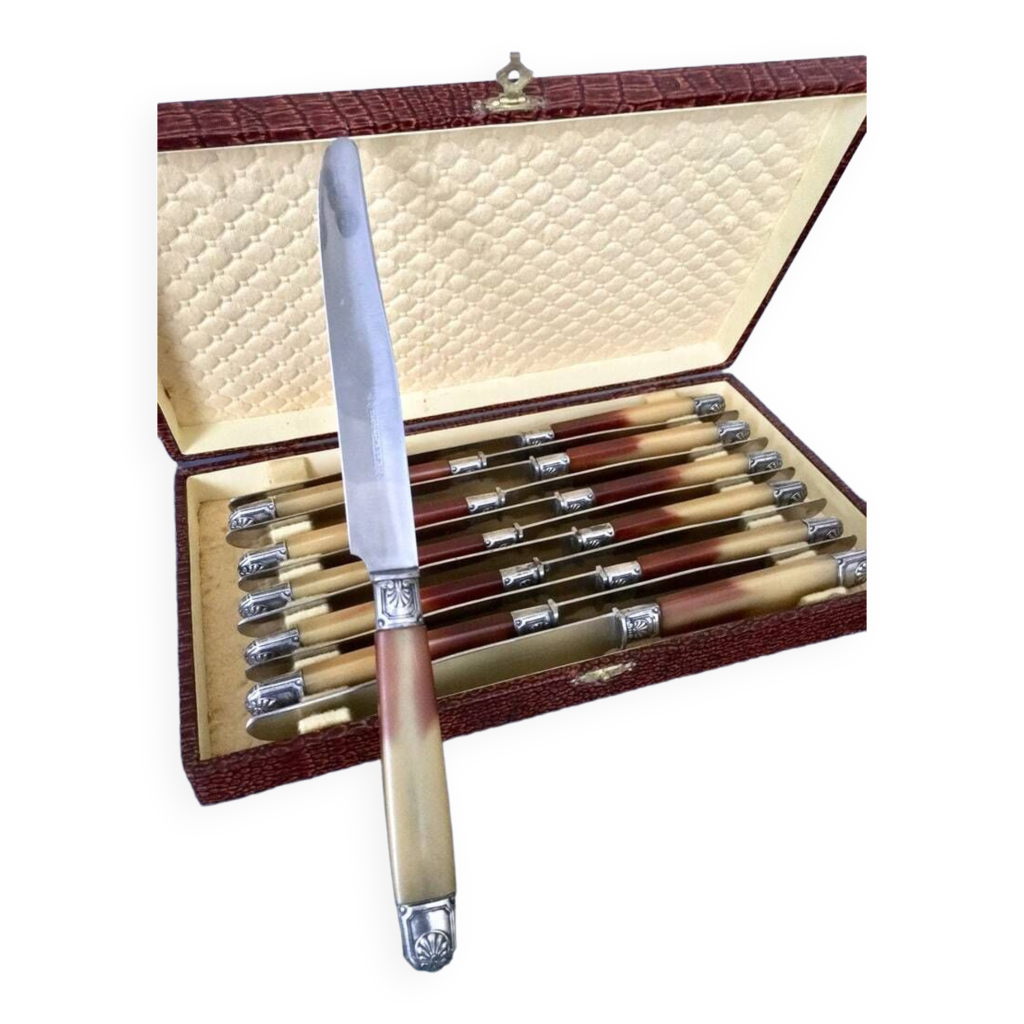 Couteau de table, manche orfèvre, lame unie en inox 18/10 de 3,5mm