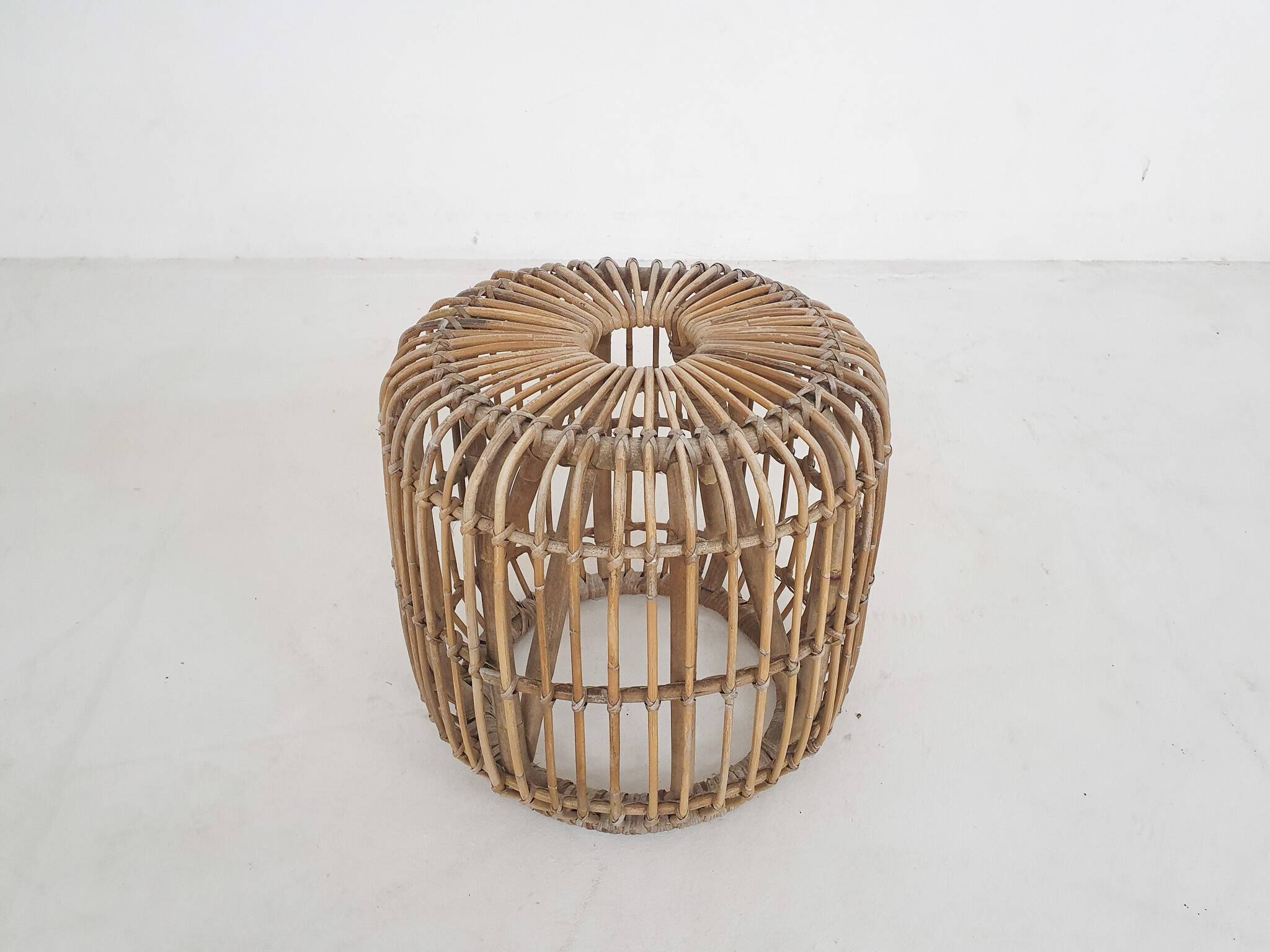 Tabouret rond en rotin