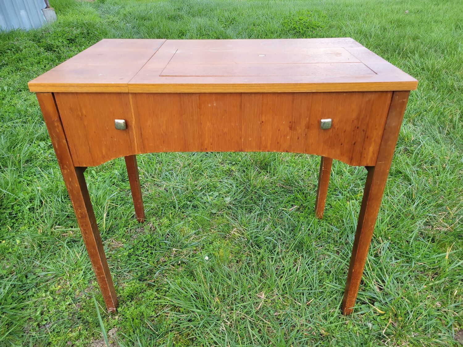 Scandinavian table