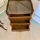Paire de tables de chevet anciennes