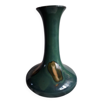 Vintage vase with a very original design.