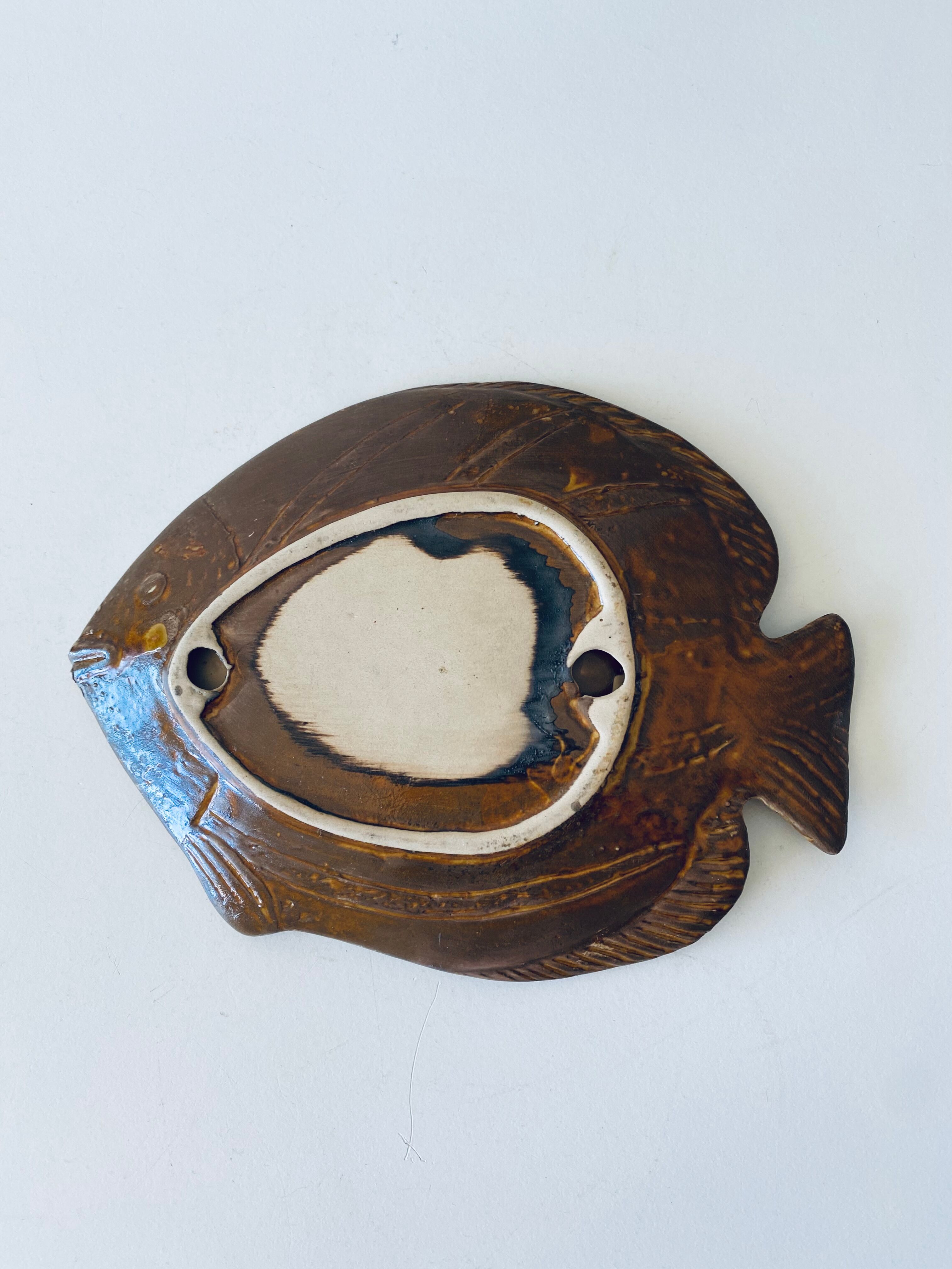 Ceramic fish-shaped cup