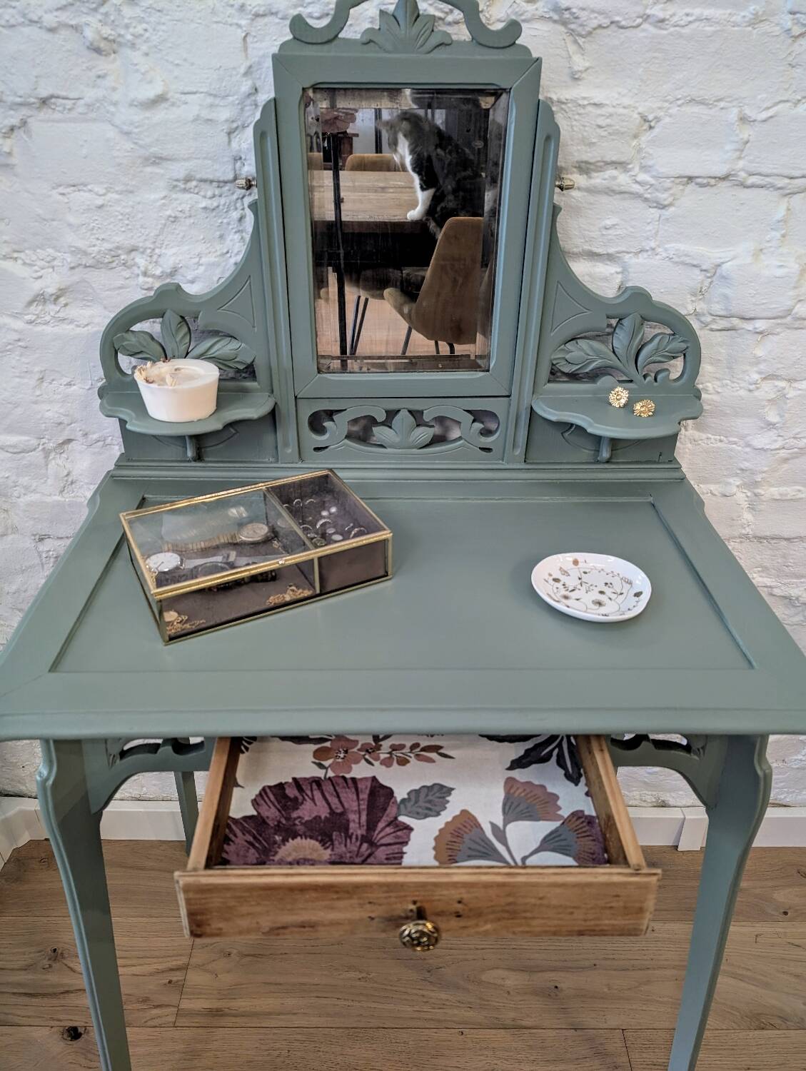 Art Nouveau dressing table