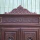 Breton cabinet with carved characters of the early 20th century with 2 doors and 1 oak drawer.