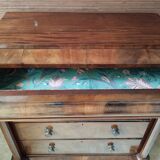 Antique English mahogany chest of drawers