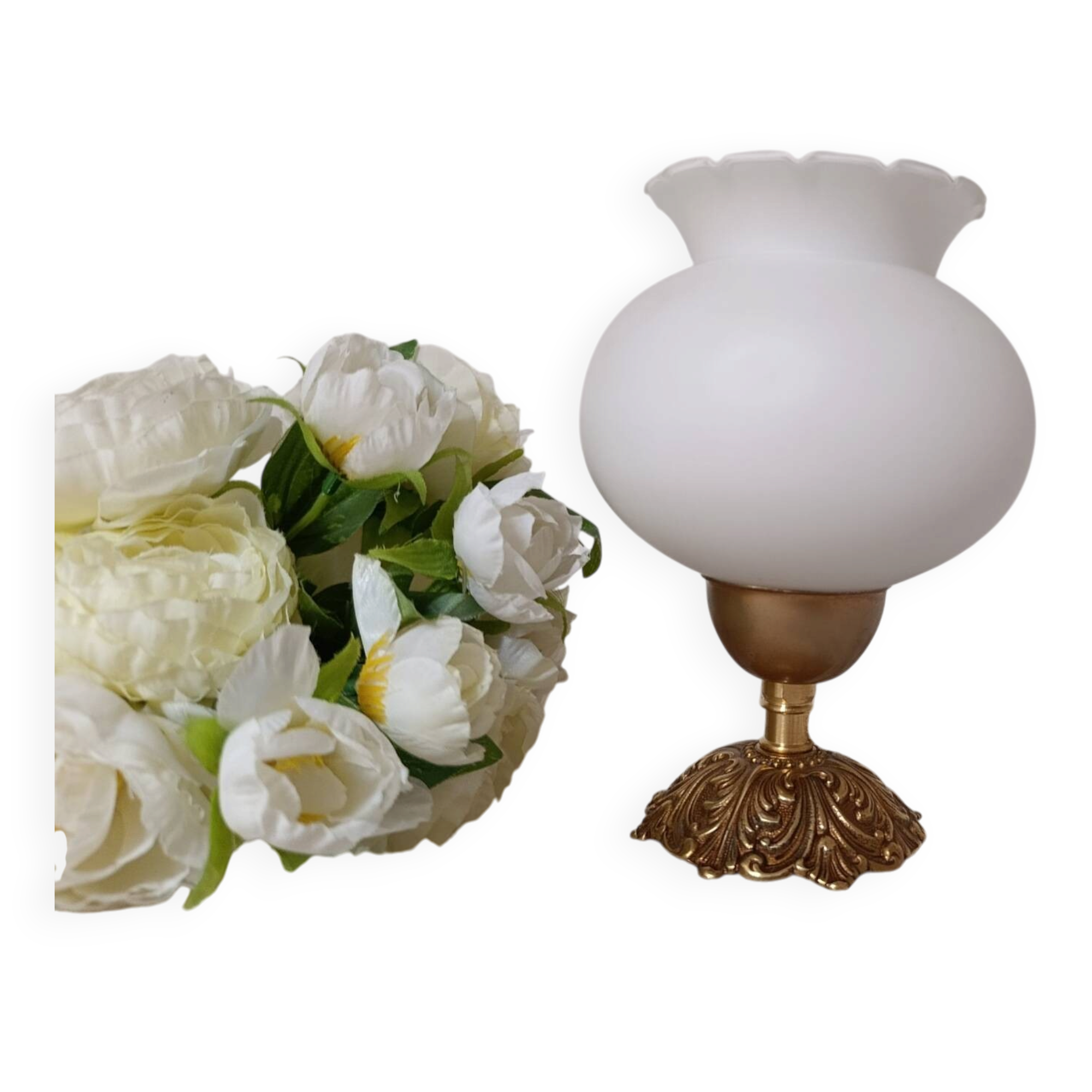 Lampe en bronze et opaline