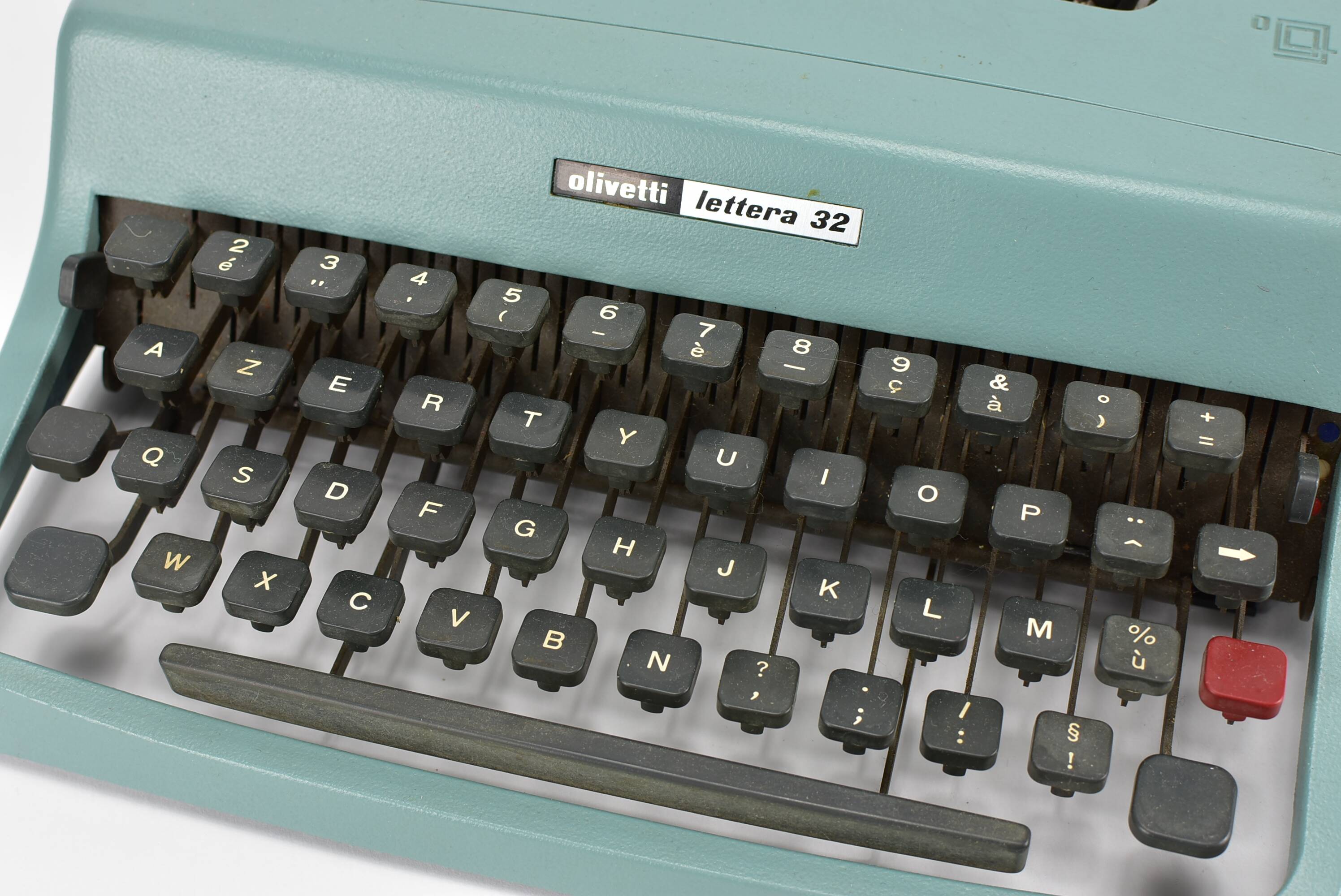 Lettéra 32 typewriter, Olivetti