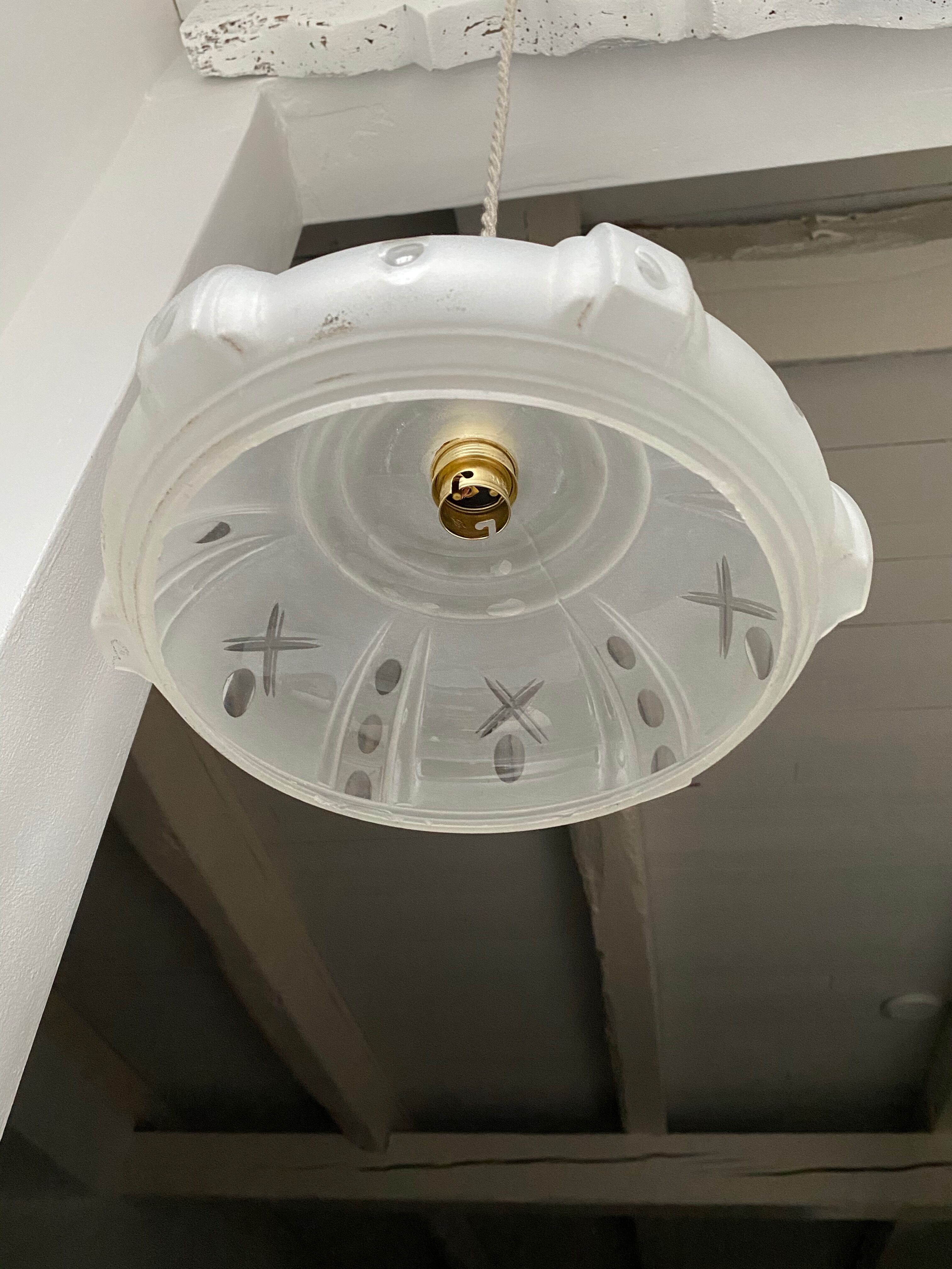 Glass suspension from the 30s