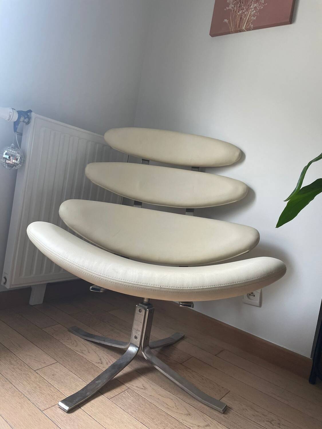 Corona chair original design by Paul M. in cowhide leather