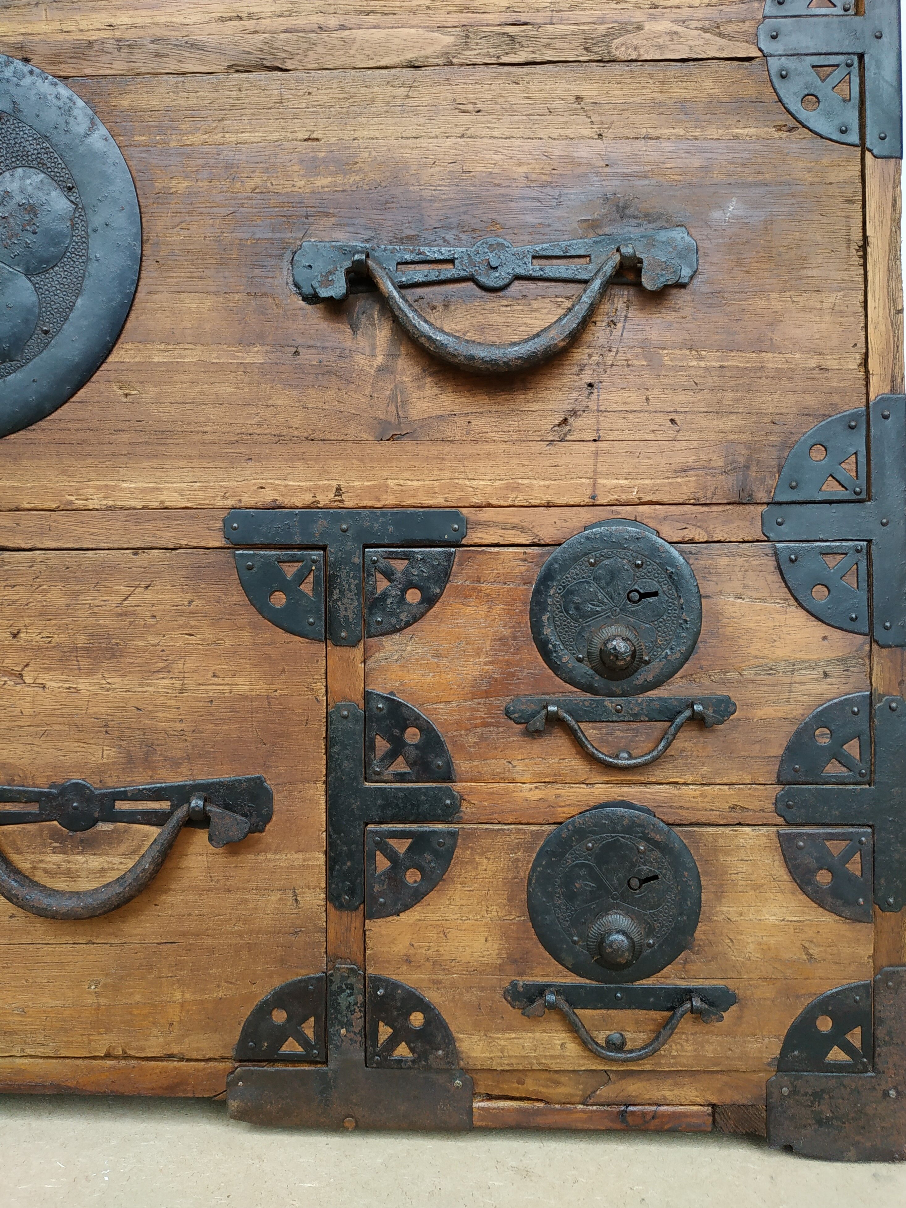 Tansu Japan 19th-century laundry dresser