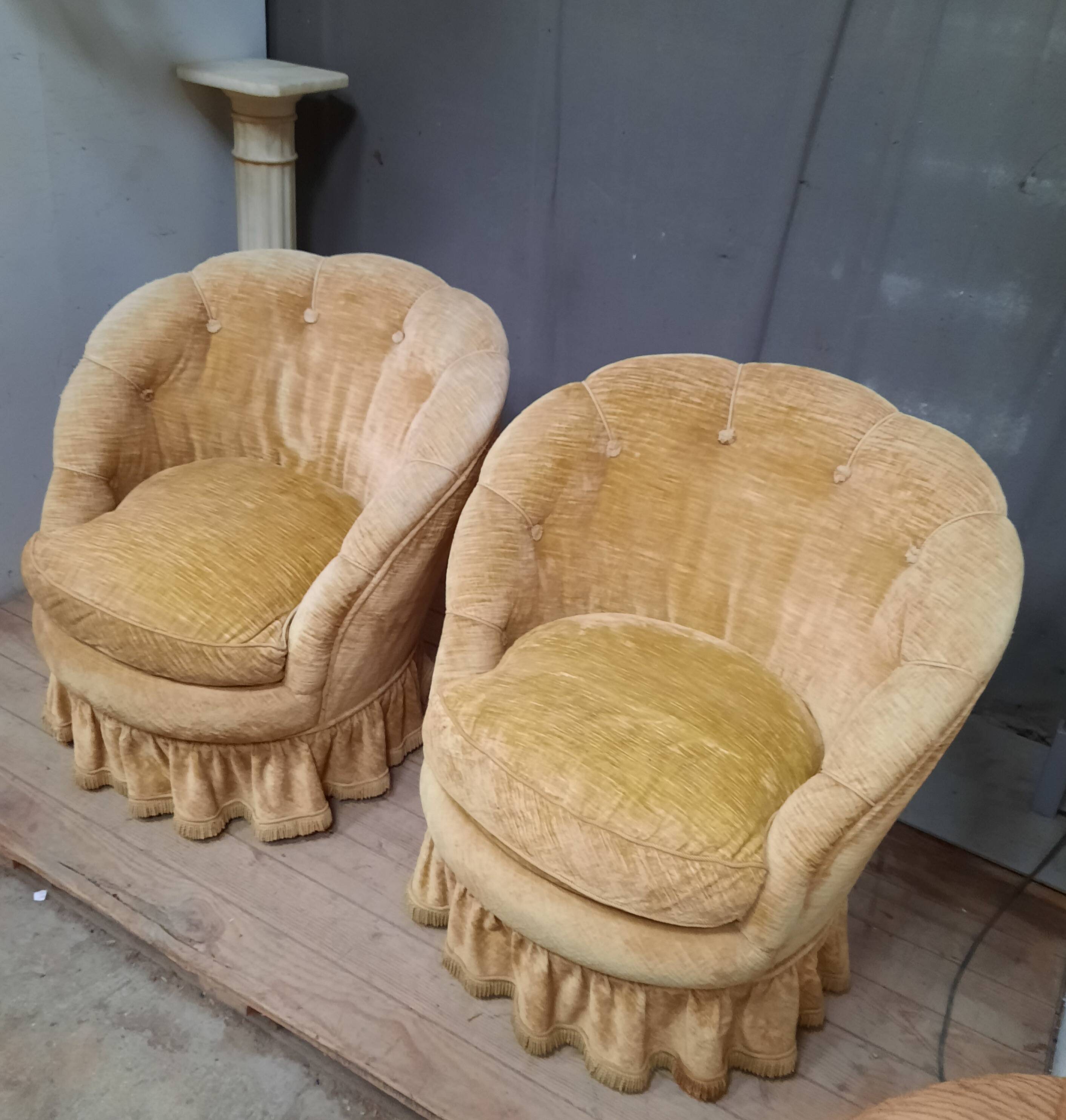 Pair of flared back toad armchairs