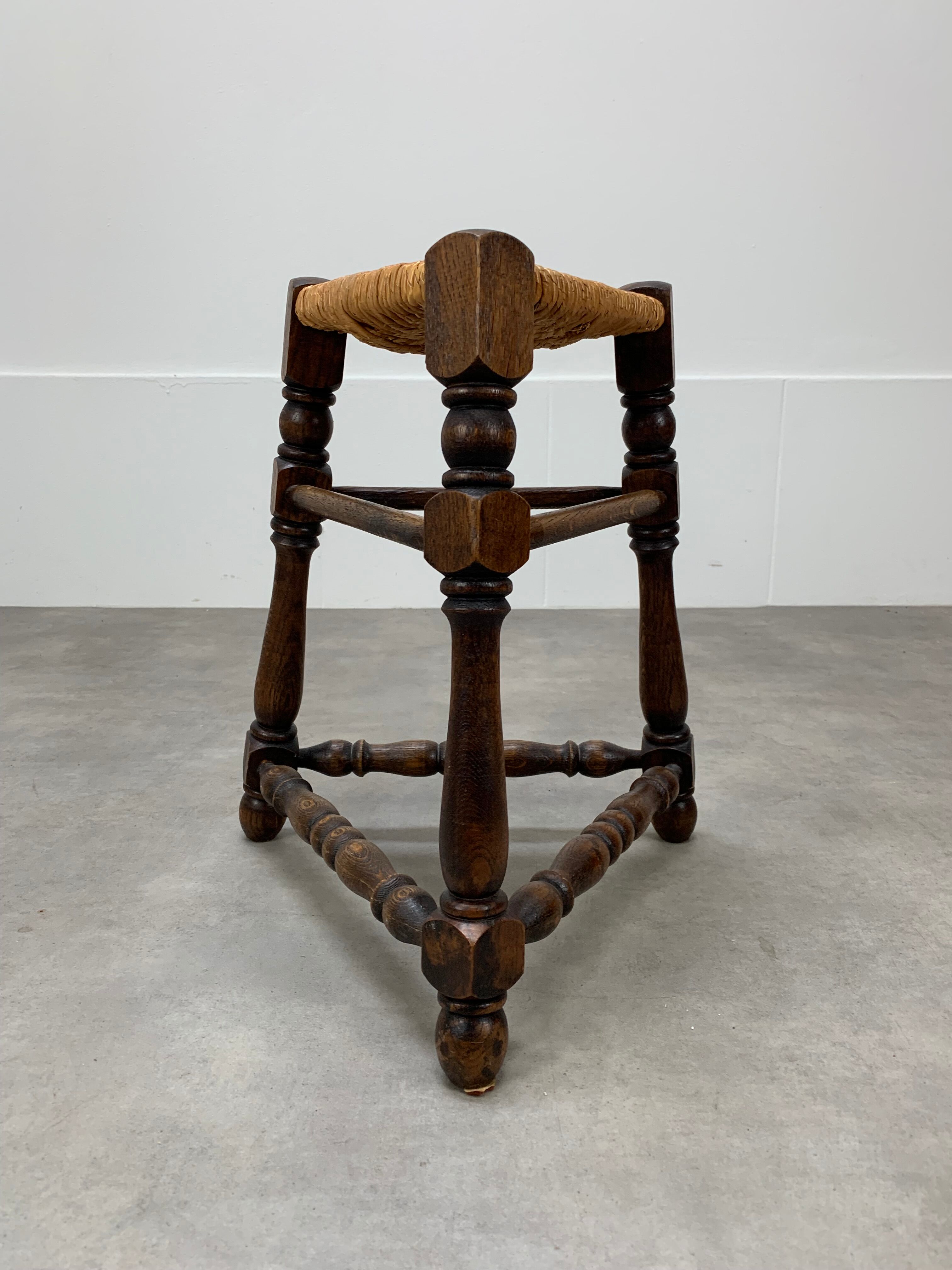 Tripod stool straw and turned wood