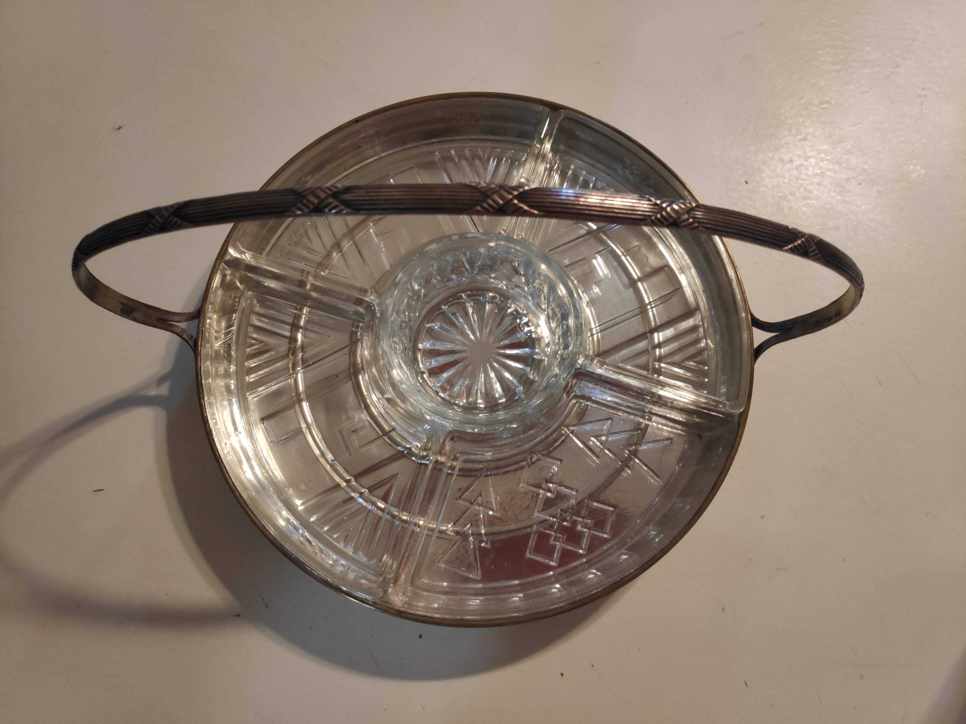 Silver metal servant with 5 carved glass raviers