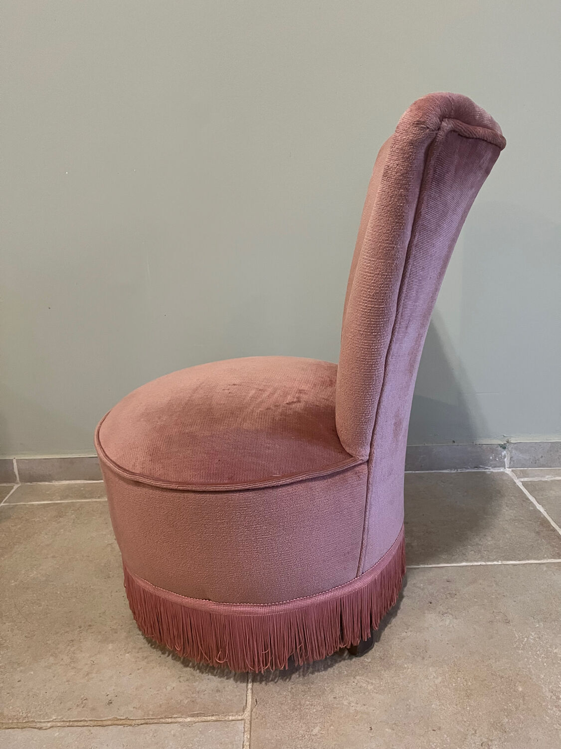 Pink toad chair