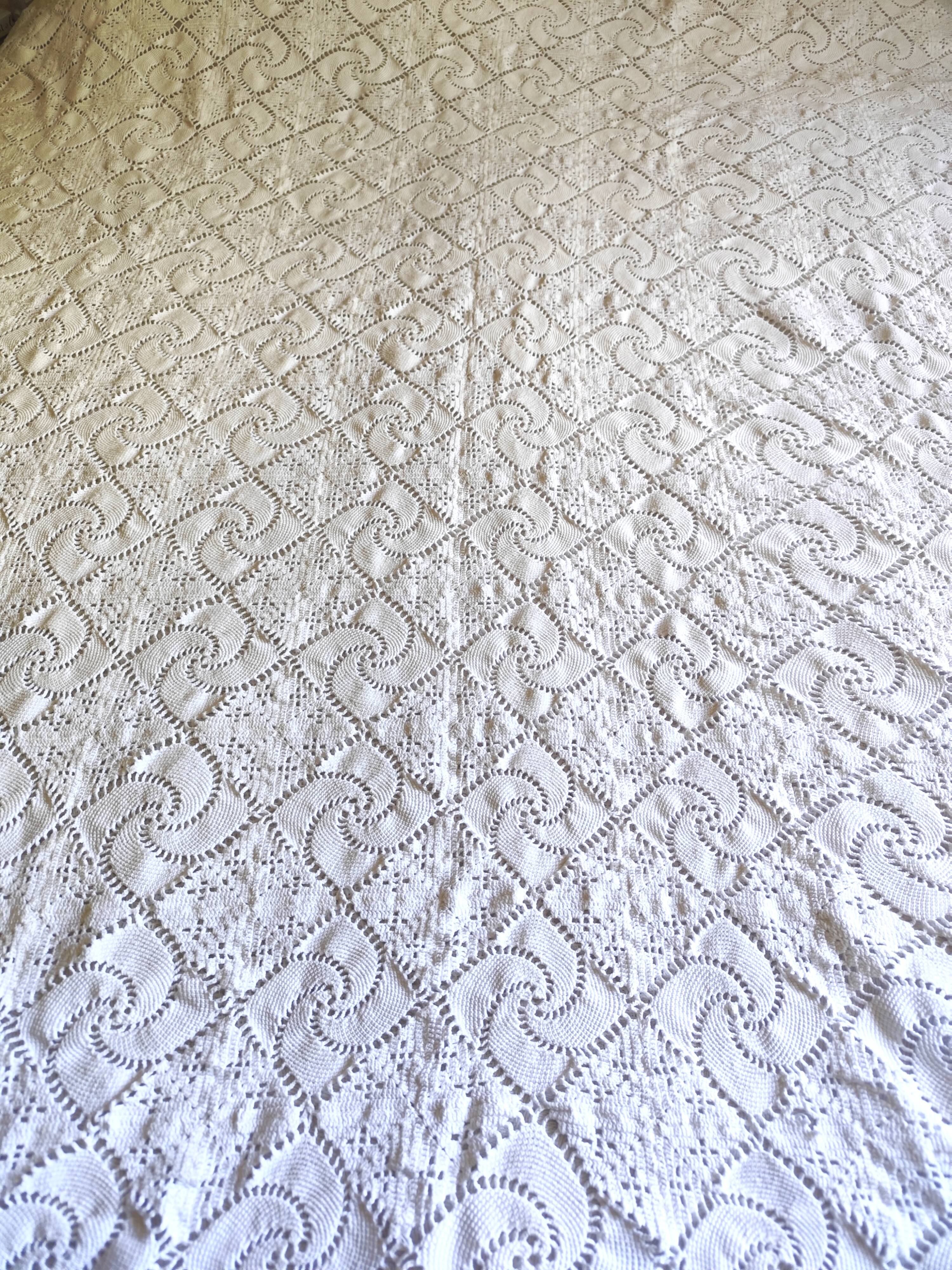 White cotton bedspread, Old crochet bedspread