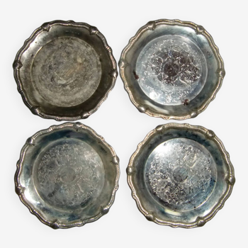 Lot de 4 petites assiettes en métal argenté