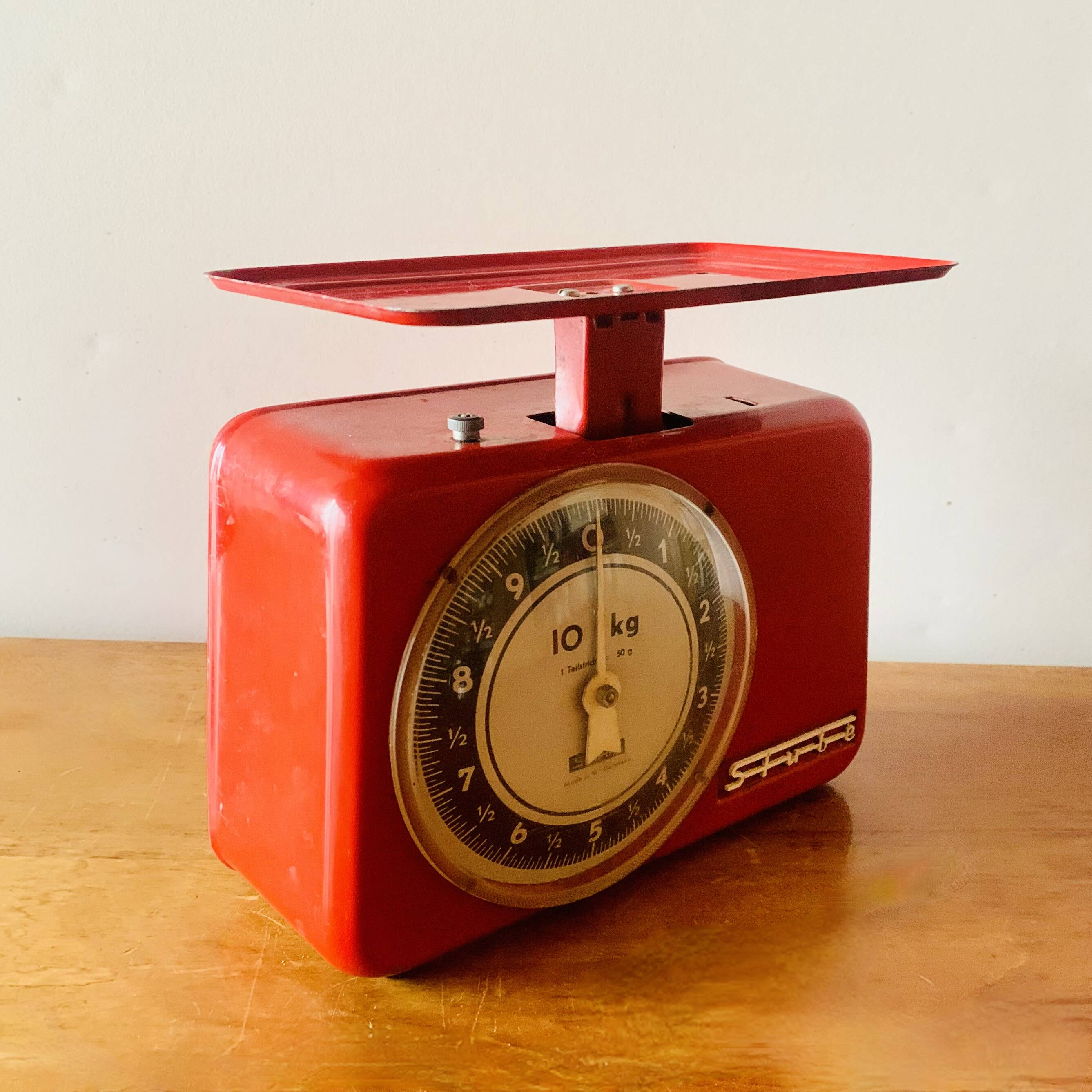 Stube - old household scale in red enameled metal - force 10