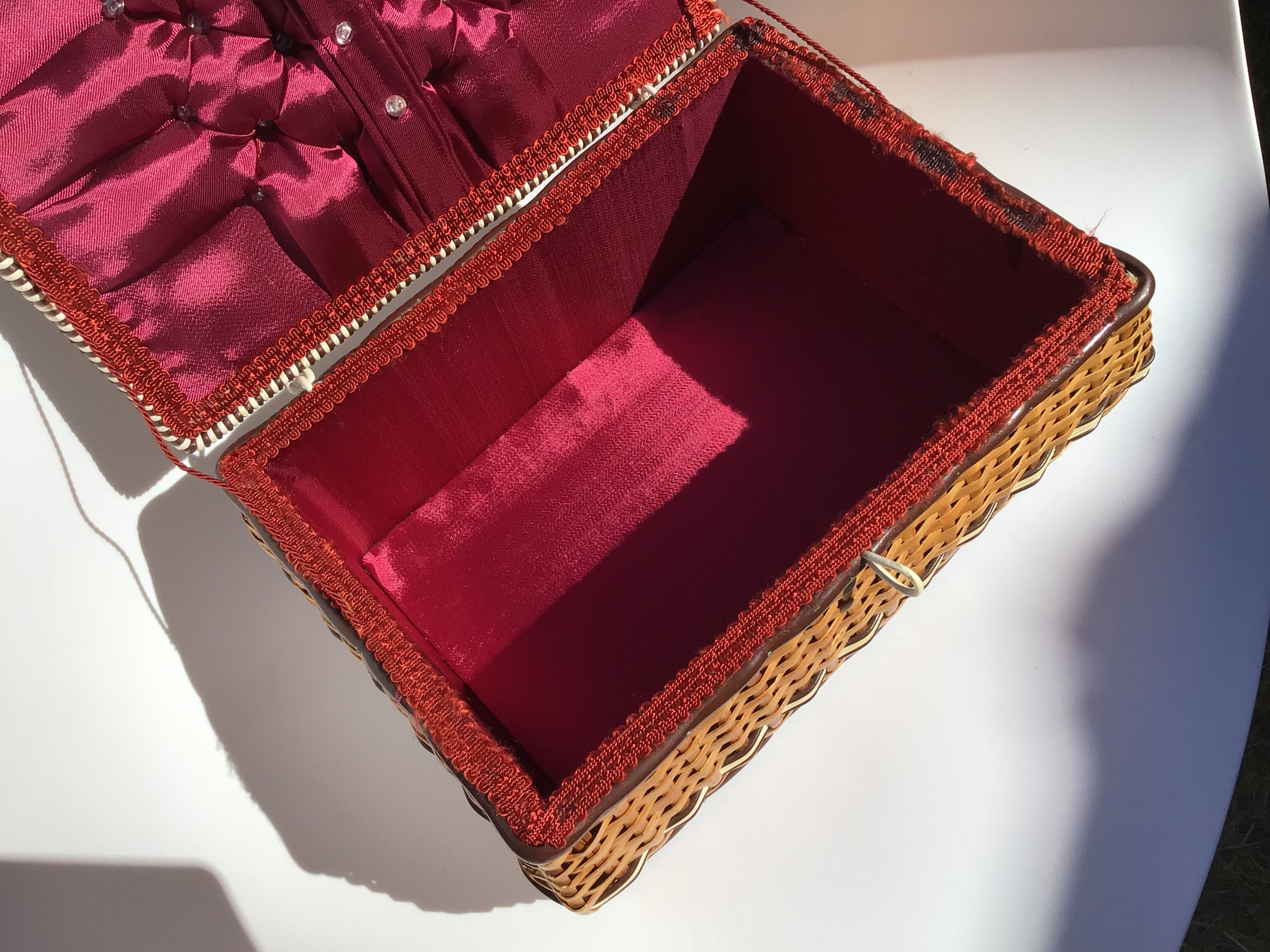 Wicker sewing box and scoubidou cream and brown
