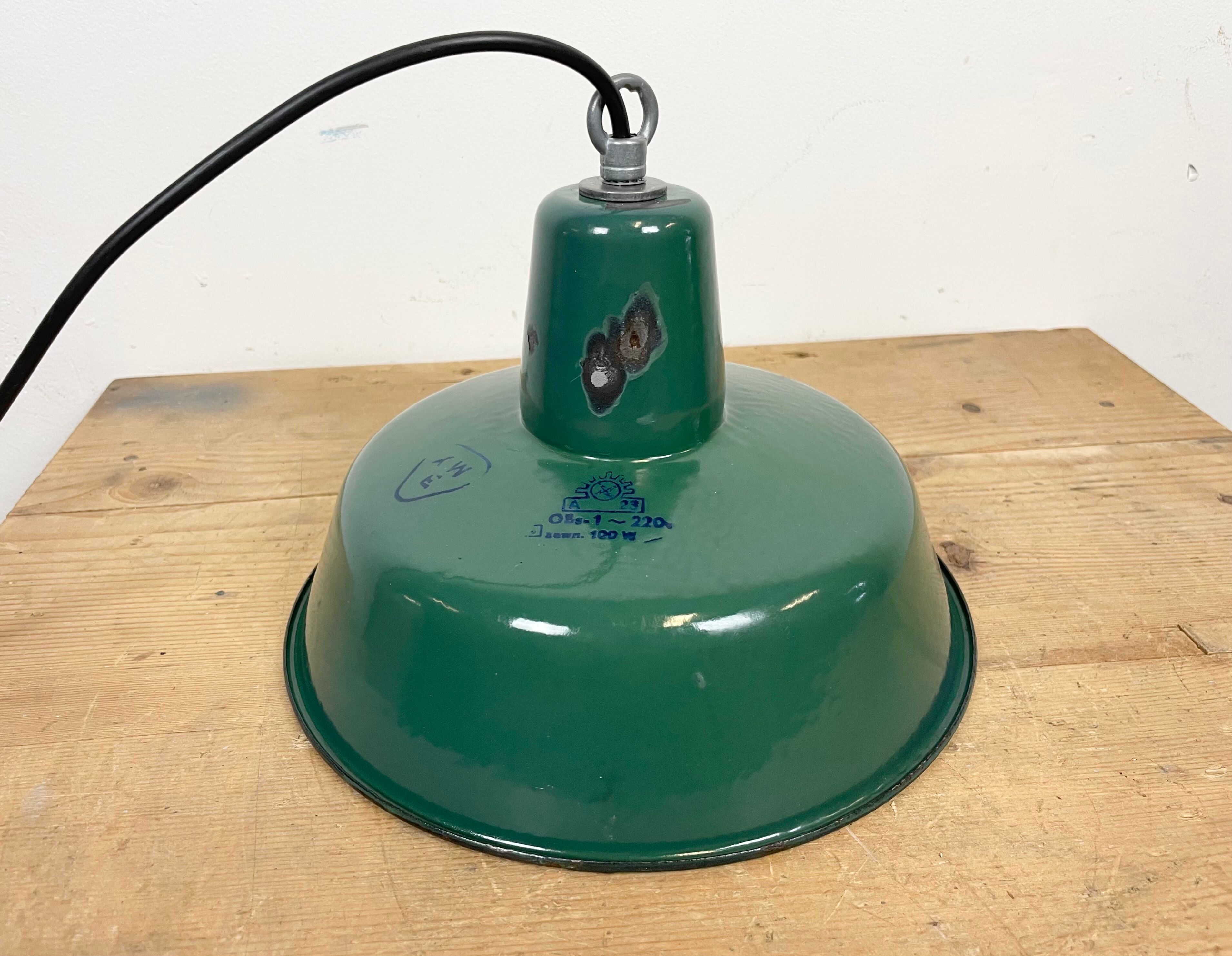 Industrial green enamel pendant lamp, 1960s