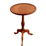 Tripod pedestal table in 20th century stained beech